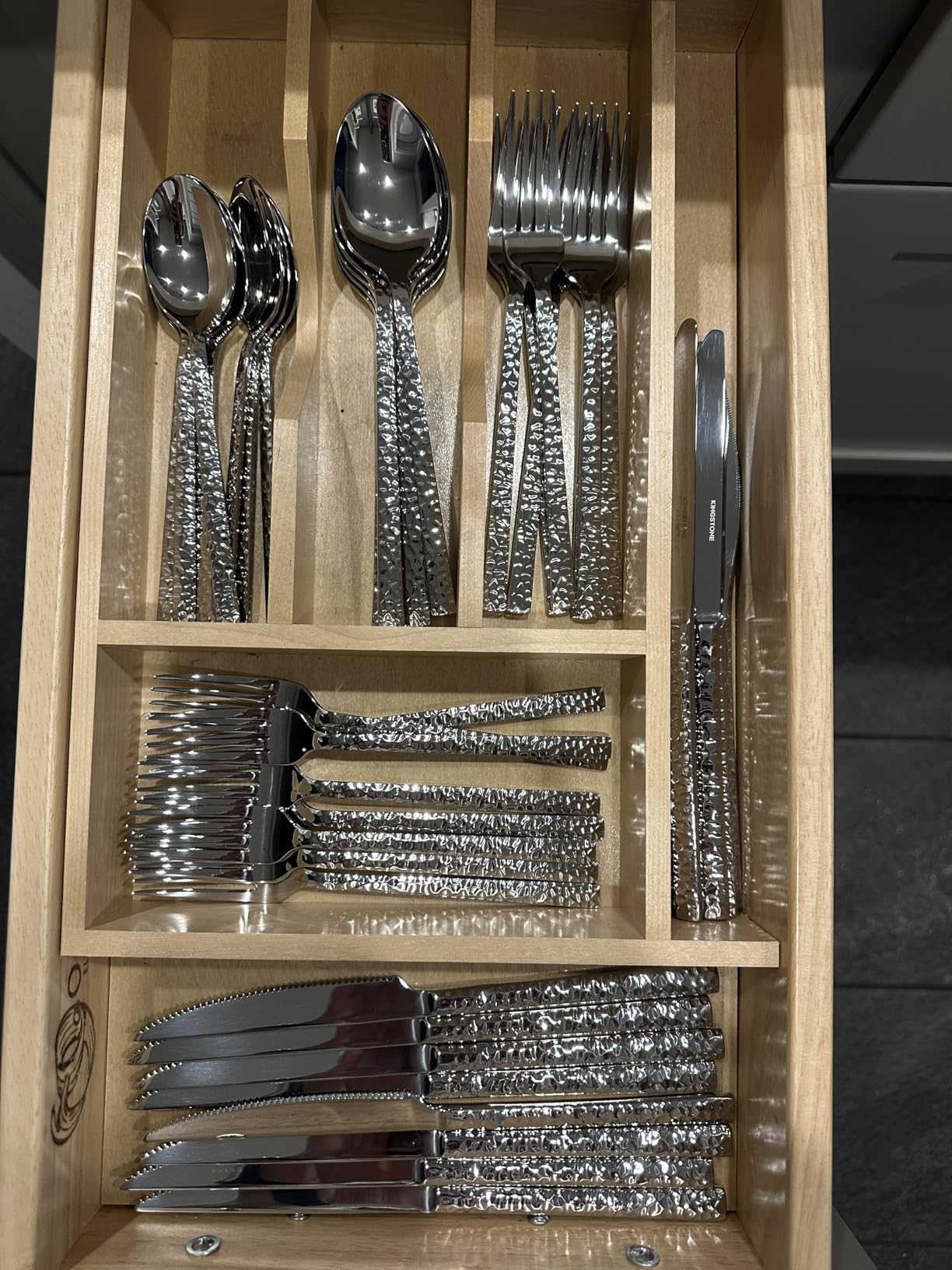 40 Piece Hammered Silverware Set, 18/10 Stainless Steel Flatware Set for 8, Cutlery Set for Home, Party, Wedding, Mirror Polished Dishwasher Safe customer photo 2