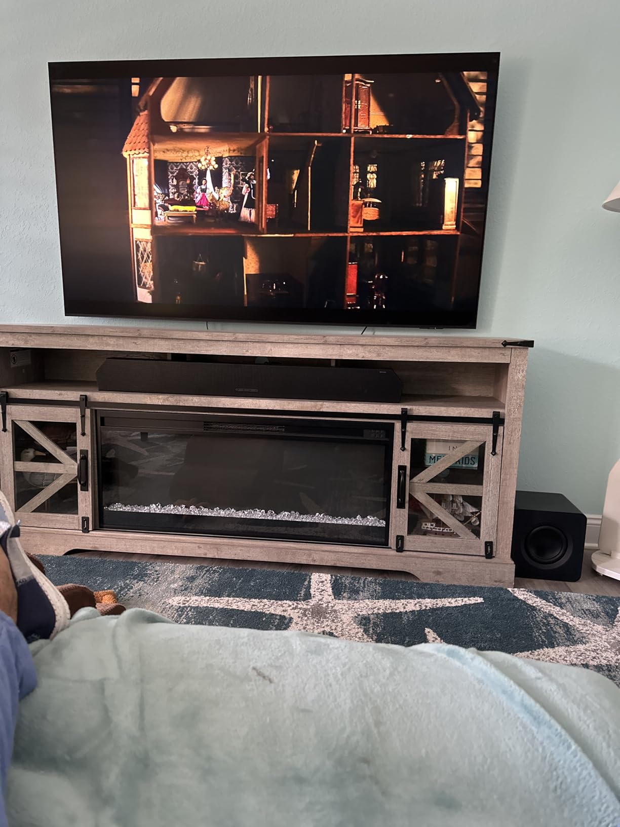 Q800F 5.1.2ch Q Series Soundbar + Subwoofer, Wireless Dolby Atmos, Q-Symphony, Game Mode Pro, Smart Integration (HW-Q800F, 2025) customer photo 1