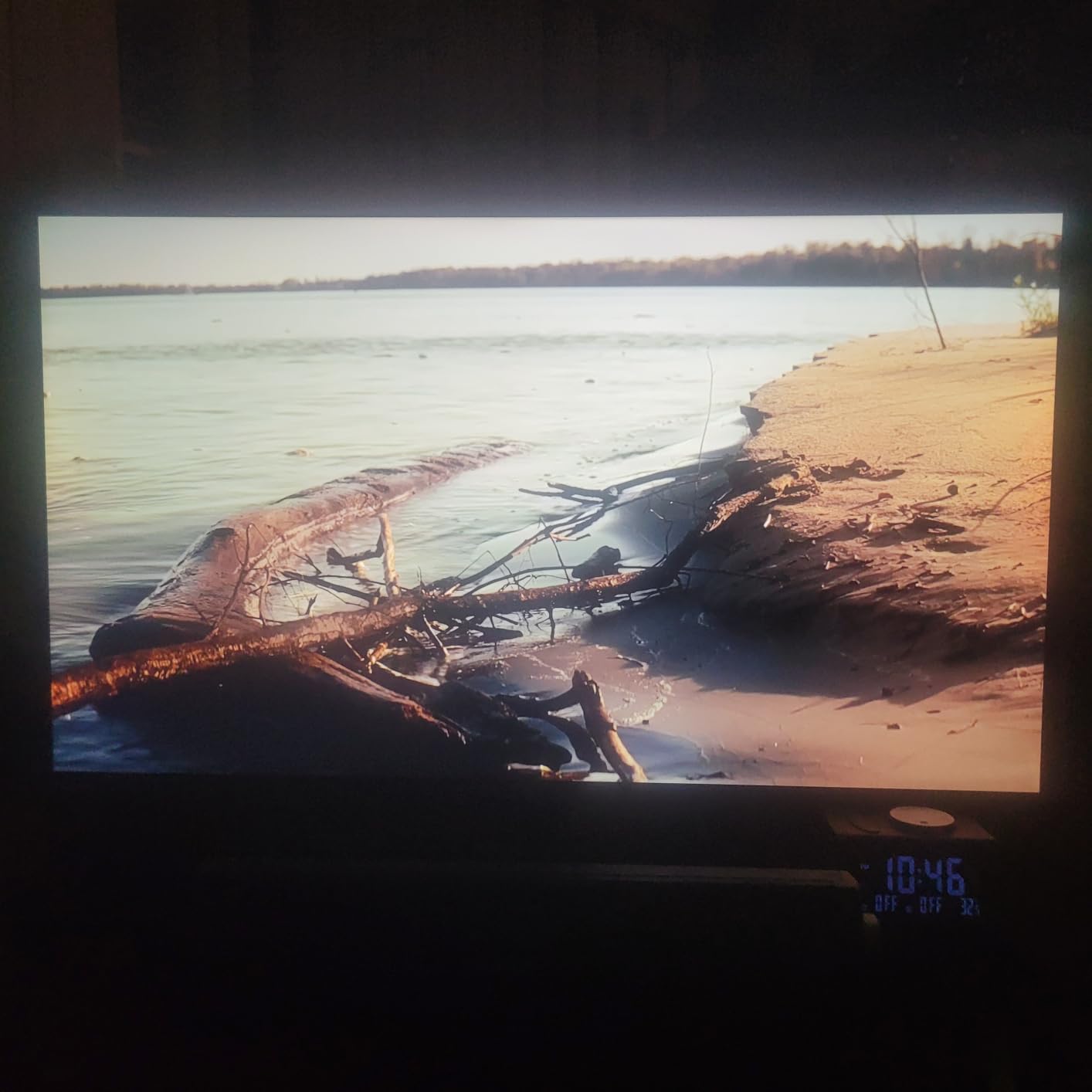 Hisense 40-Inch Class A4 Series FHD 1080p Smart Fire TV (40A4NF) - DTS Virtual: X, Slim Bezel Design, Alexa Built in, Streaming TV, Black customer photo 2