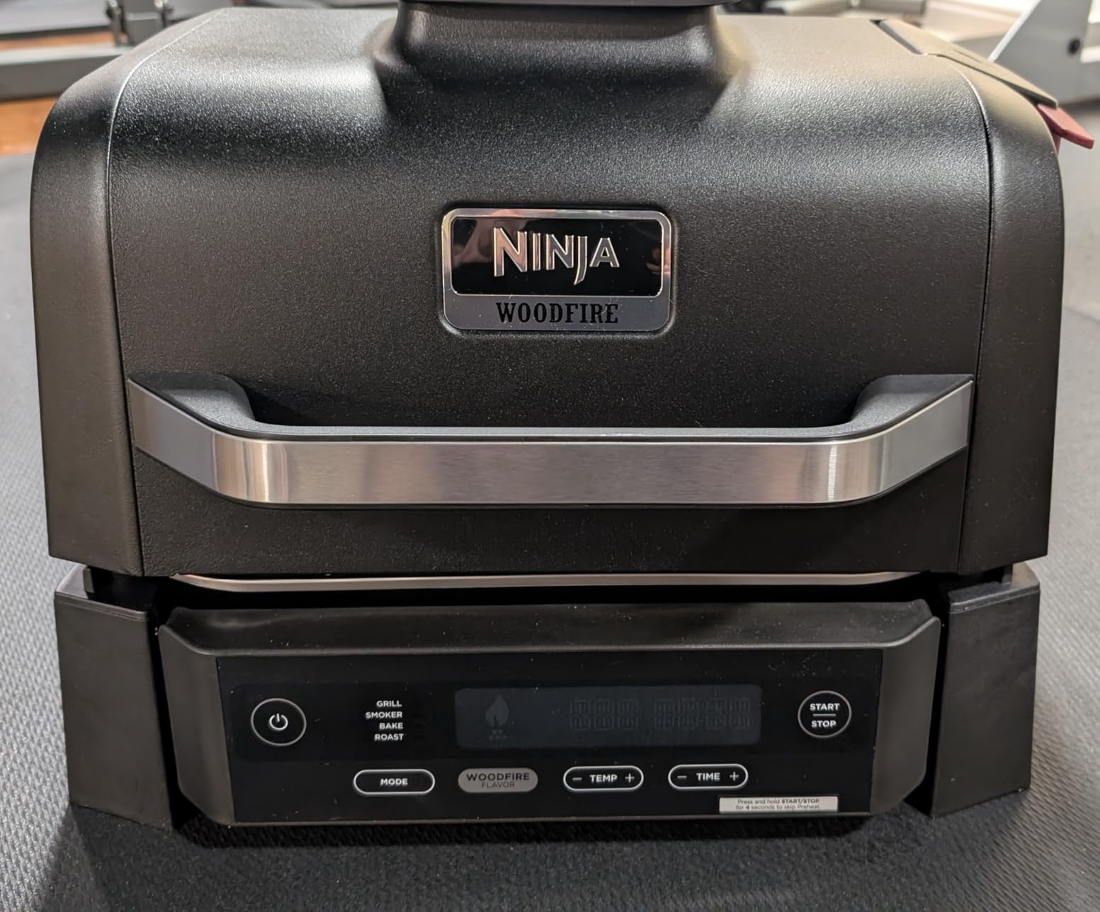 Ninja Woodfire Outdoor Grill & Smoker, 4-in-1 Functionality, Grill, Smoke, Bake, Roast, Authentic Woodfire Flavors, Electric Heat, OG301 customer photo 2
