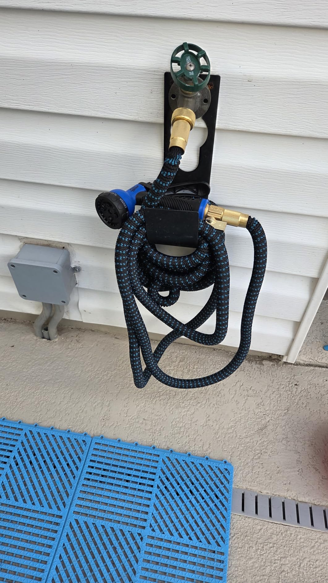 Flexi Hose Expandable Garden Hose with 8 Function Nozzle, 50FT - Lightweight Retractable Garden Hose, Water Hose - No-Kink Flexibility, 3/4 Inch Solid Brass Fittings and Double Latex Core customer photo 1