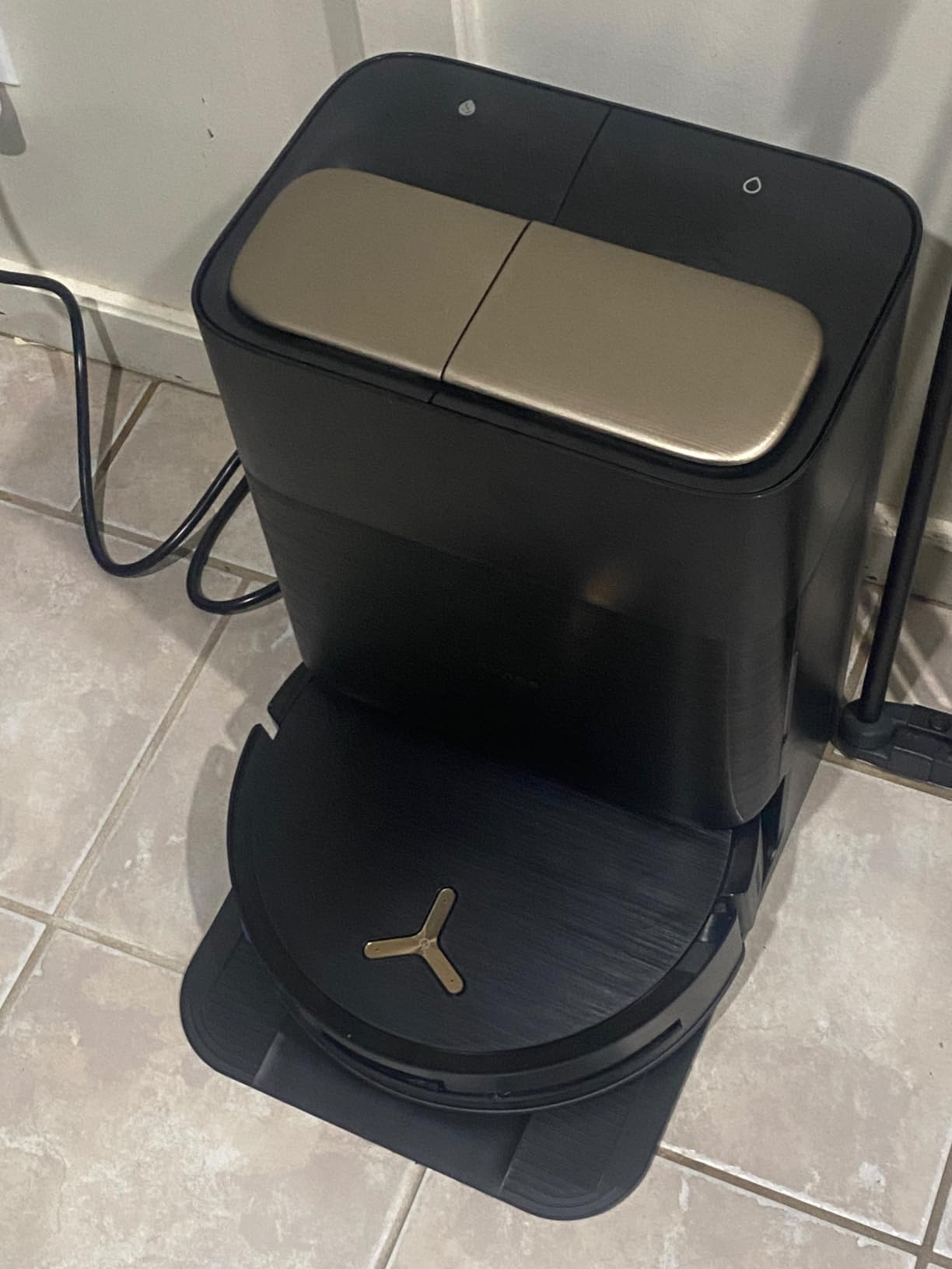 DEEBOT X9 PRO Omni Robot Vacuum, OZMO Roller Instant Self-Washing, 16600Pa BLAST Suction, Triple Lift Carpet Care, ZeroTangle 3.0, TruEdge Edge, Hands-Free Station, AI Obstacle Avoidance customer photo 1