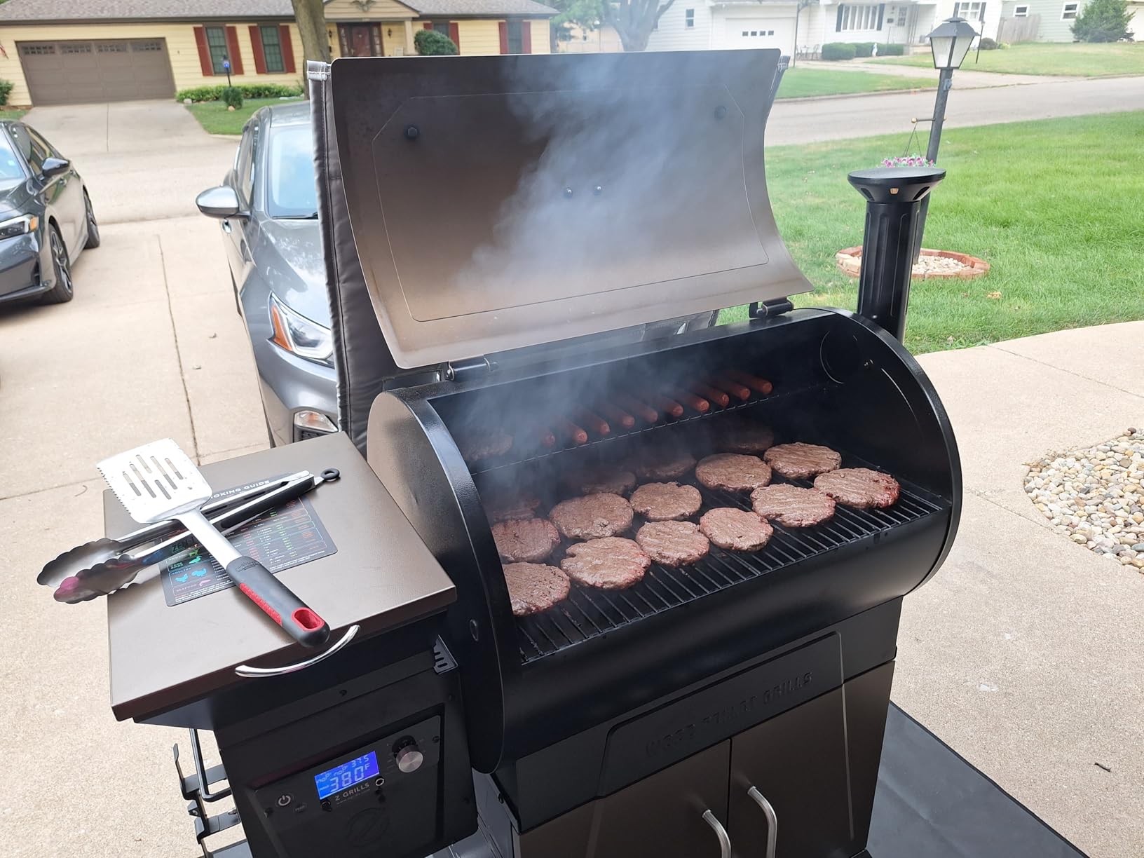 Z GRILLS 2025 Electric Pellet Grill & Smoker, 700 sq in Cooking Area, Dual-Wall Insulation, PID V2.1 Controller, Meat Probes, Easy Hopper Clean-out, Includes Grill Cover, 8 in 1 Outdoor BBQ, 700D6 customer photo 1