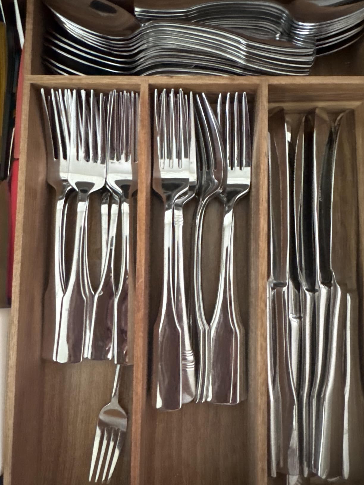 Alata Kate Black Satin 40-Piece Silverware Set, Service for 8, Stainless Steel Flatware Set, Matte Polished Cutlery Set, Dishwasher Safe customer photo 1
