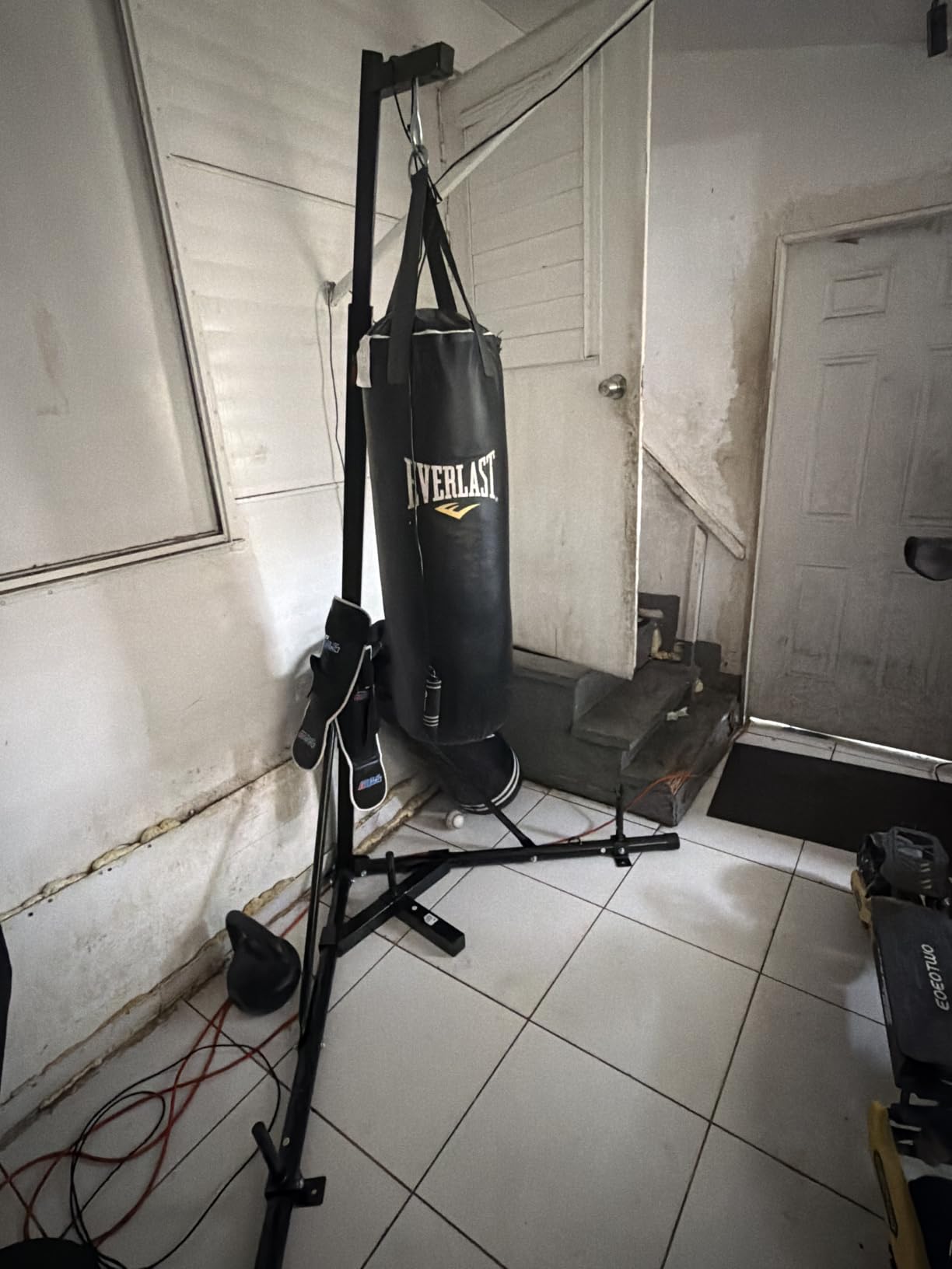 VEVOR Punching Bag Stand, Steel Heavy Duty Workout Training Equipment, Adjustable Height Boxing Punching Stand with Weighted Base, Holds Up to 140 lbs, Freestanding Sandbag Rack for Home Gym Fitness customer photo 1