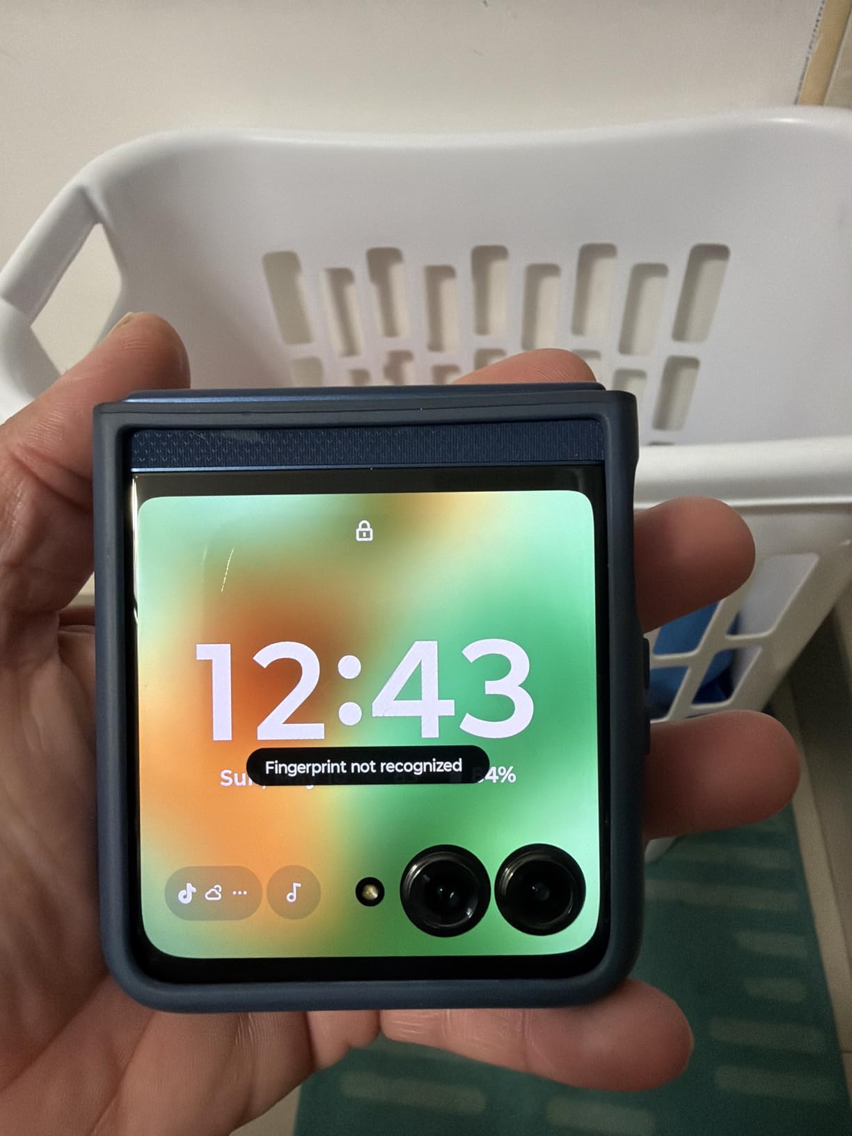 Motorola Razr 2025 | Unlocked | Made for US 8/256GB | 50MP Camera | Pantone Spring Bud customer photo 1