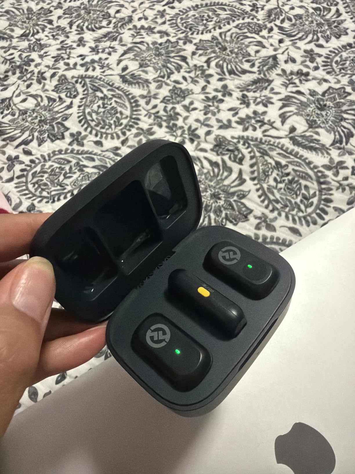 Hollyland Lark A1 Wireless Microphone for iPhone 17/16/15 & Android, 48kHz/24-bit, 3-Level Intelligent Noise Cancel (2TX + USB-C RX + Charging Case) customer photo 1