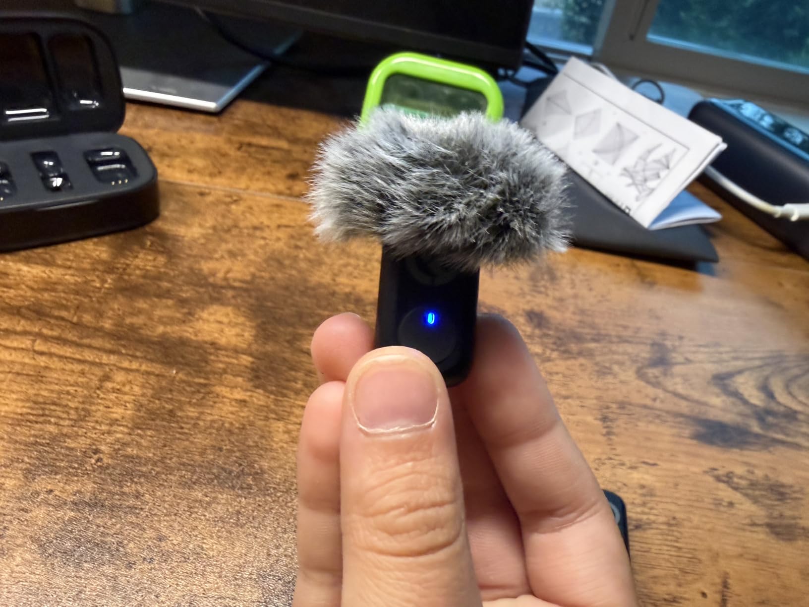 Hollyland Lark A1 Wireless Microphone for iPhone 17/16/15 & Android, 48kHz/24-bit, 3-Level Intelligent Noise Cancel (2TX + USB-C RX + Charging Case) customer photo 2