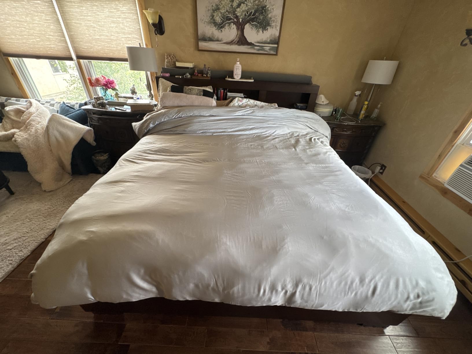 Three Geese Luxury Goose Down Comforter Queen Size, Ultra-Soft Fluffy Duvet Insert for All Season, 1800TC Cotton Blended Cover Hotel Style Bedding Comforter 90x90 inch customer photo 1