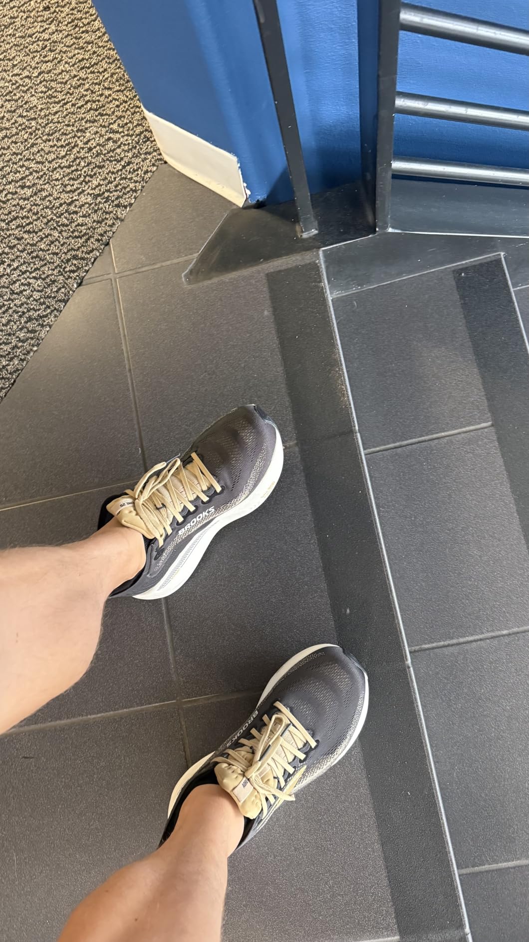 Men's Adrenaline GTS 25 Running Shoe customer photo 2