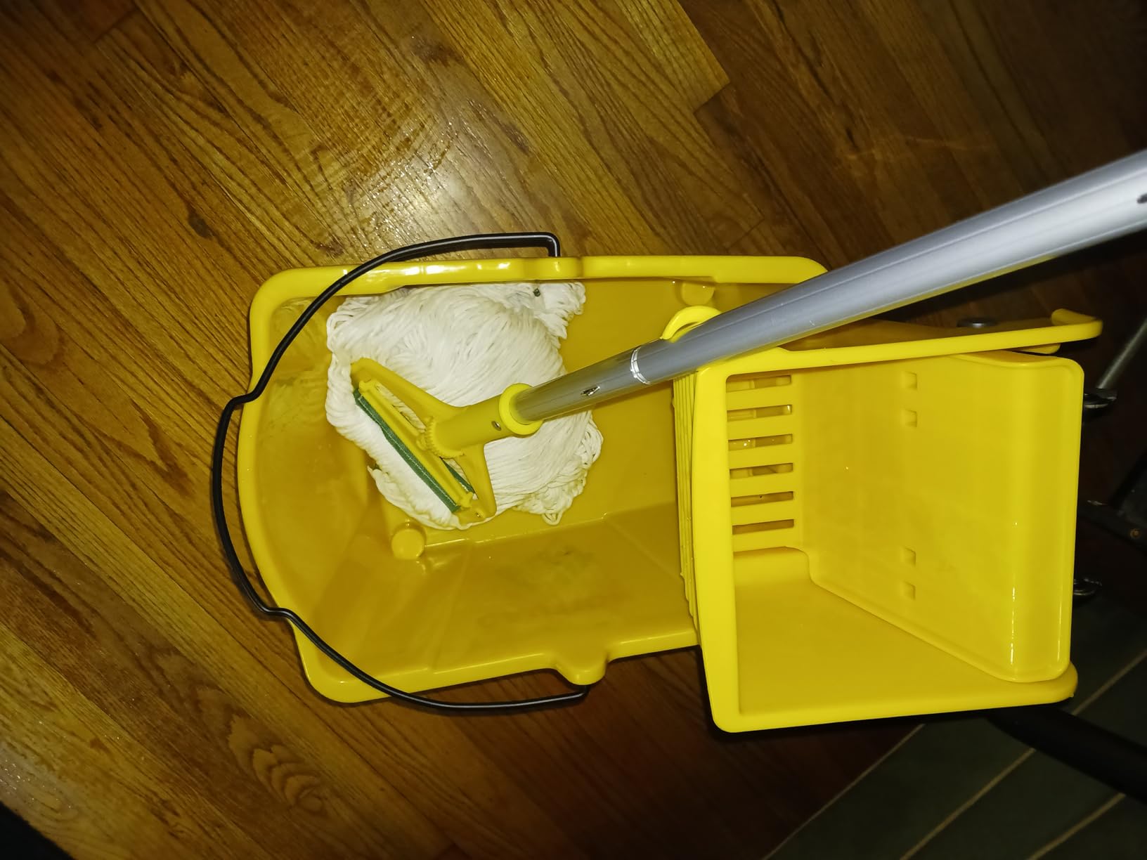 35Qt Commercial Mop Bucket with Side Press Wringer on Wheels and Drain Hose customer photo 1