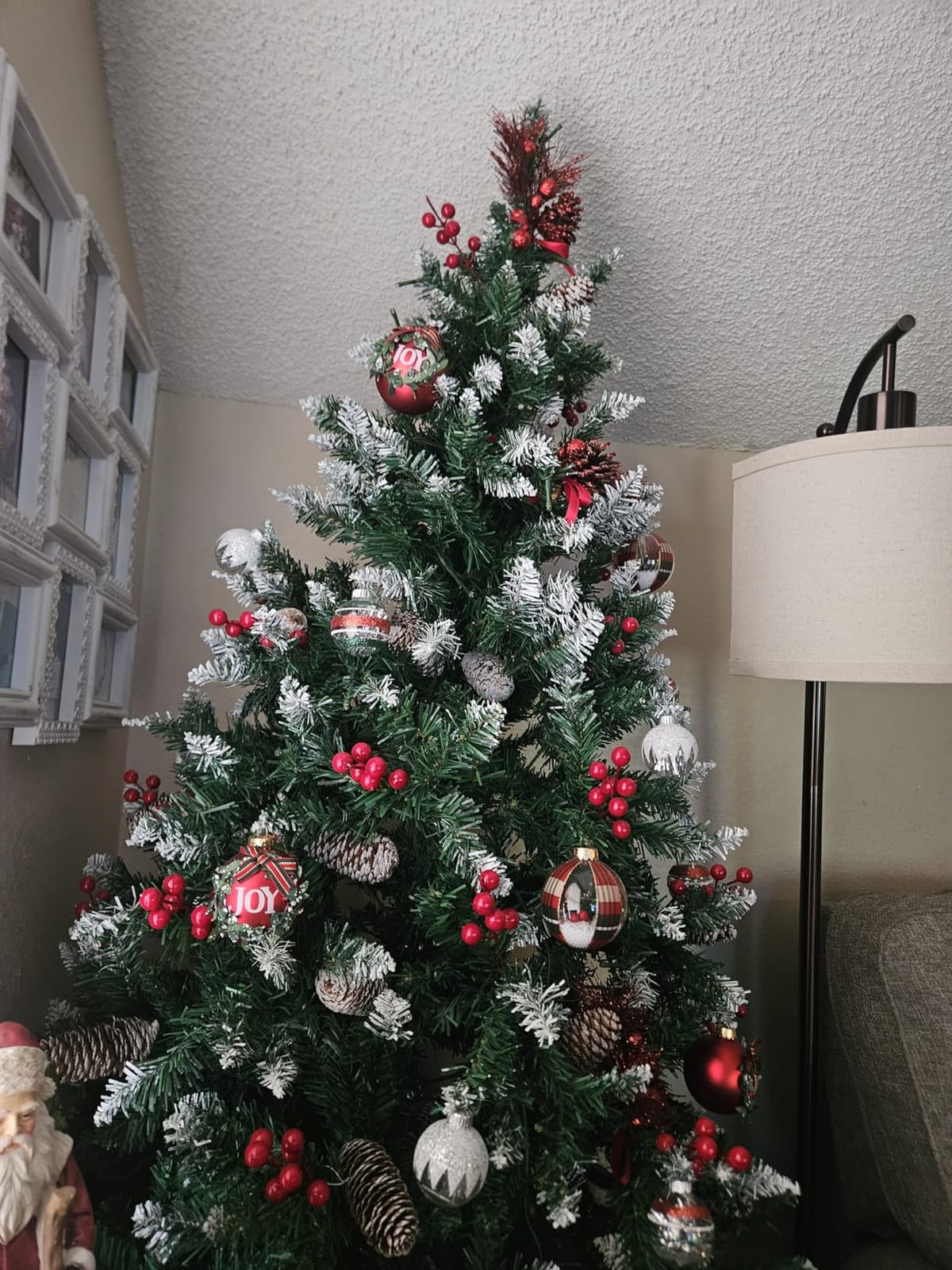 YITAHOME Prelit Snow Flocked Christmas Tree 7.5ft with Remote | Hinged Pine Christmas Tree w/ 550 Warm White/Multicolor Changing Lights, 1278 Tips and Foldable Base for Home, Party Decor customer photo 2
