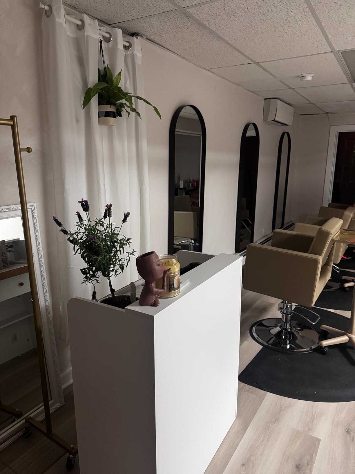 OmySalon Reception Desk with Counter, Small Front Desk w/Lockable Drawer, Wooden Modern Reception Table for Salon Lobby Office Home (White, 32) customer photo 2