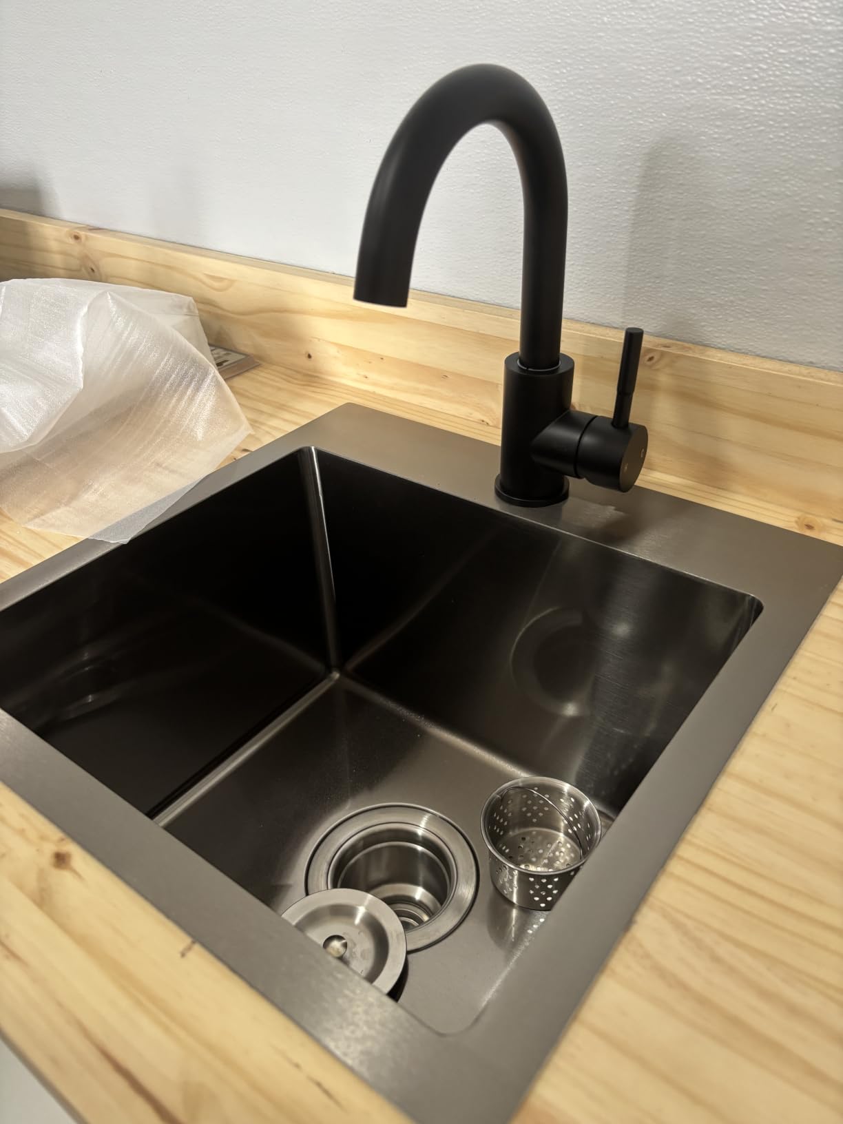 VAPSINT 33 Inch Black Farmhouse Kitchen Sink, 33x20x9 Inches Stainless Steel Undermount 16 Gauge Deep Single Bowl Apron Front Workstation Ledge Farm Sink with Accessories customer photo 1