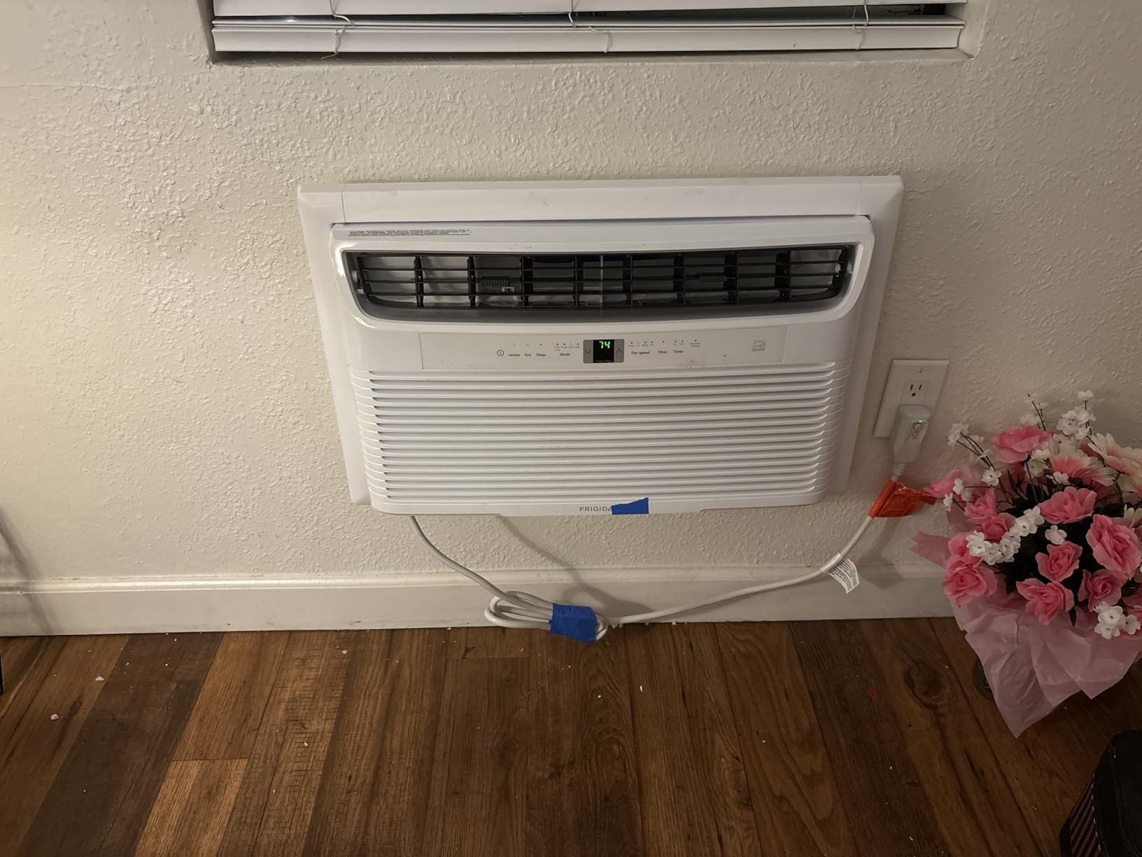 Frigidaire 12000 BTU Wall Air Conditioner with Dehumidifier, Remote Control, 115V Fan, Quiet Energy Efficient, Wall Mounted, for Home Cooling, Cools Rooms Up To 550 Sq Ft customer photo 2