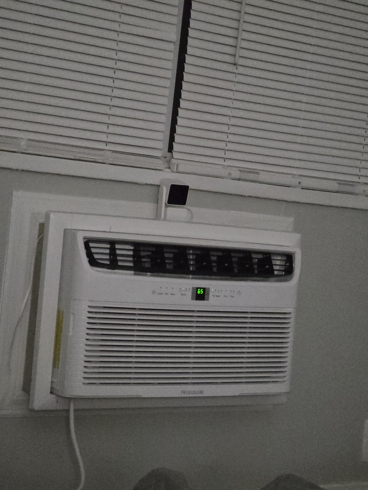 Frigidaire 10,000 BTU Smart Wall Air Conditioner with Dehumidifier, Wi-Fi, 115V, Fan, Wi-Fi, Remote Control, Quiet Energy Efficient, Wall Mounted, for Home Cooling, Cools Small Rooms Up To 450 Sq Ft customer photo 1