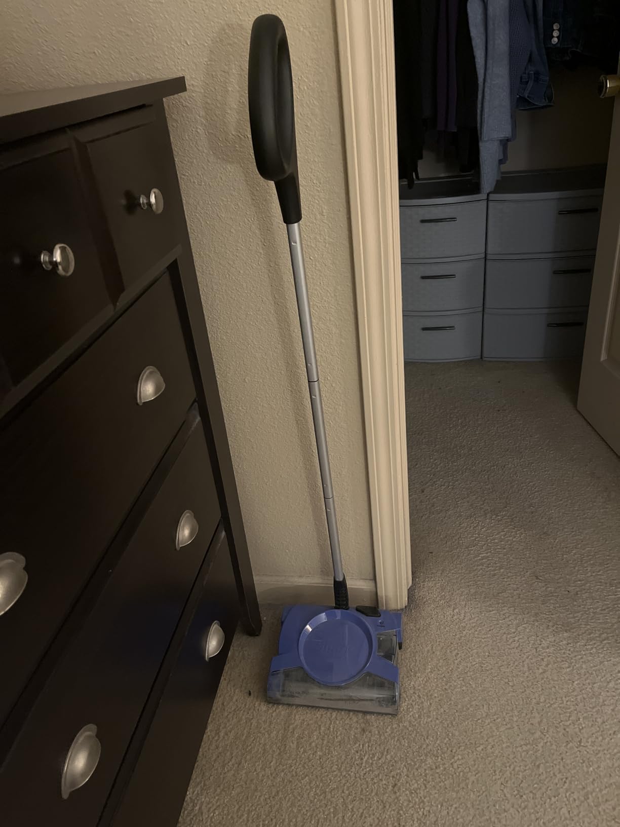 Shark Rechargeable Floor Sweeper, Motorized Brushroll, Compact Swivel Design, Easy-Empty Dust Cup, 10