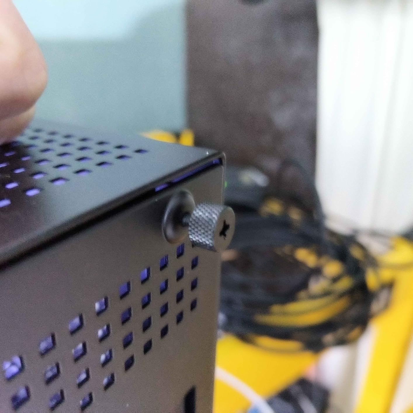 Razer Core X V2 External Graphics Enclosure (eGPU): Compatible with Windows 11 Thunderbolt 4/5 and USB 4 Laptops & Devices - 4 Slot Wide NVIDIA/AMD Graphics Cards PCIe 4.0 Support - 140W PD via USB C customer photo 2