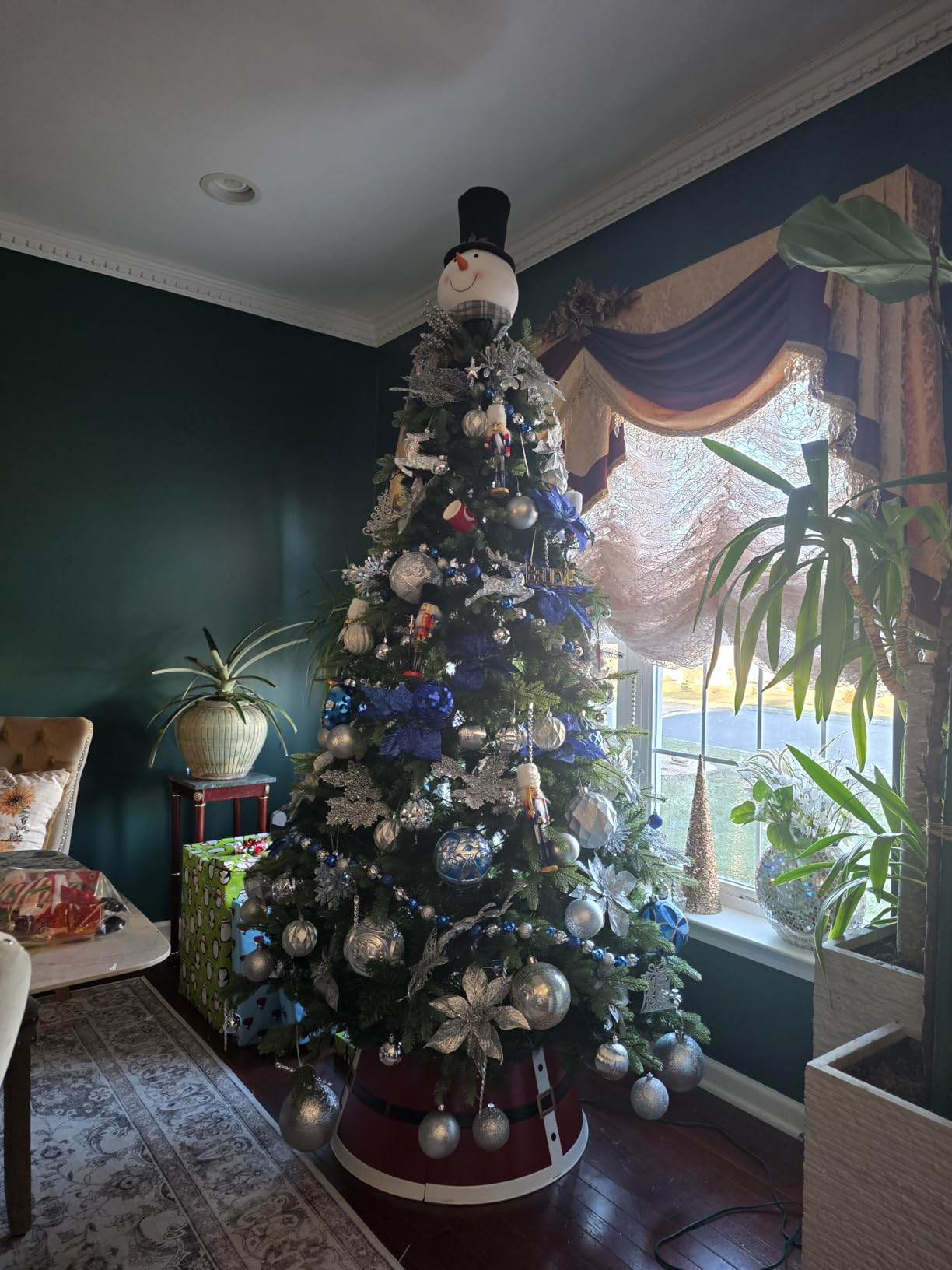9FT Pre-Lit Artificial Christmas Tree with 2512 Branch Tips, 600 LED Lights and Remote Control, 2/4/6/8H Timer, Rotating Music Base - Hinged Spruce for Home/Office/Xmas Party Decor customer photo 1