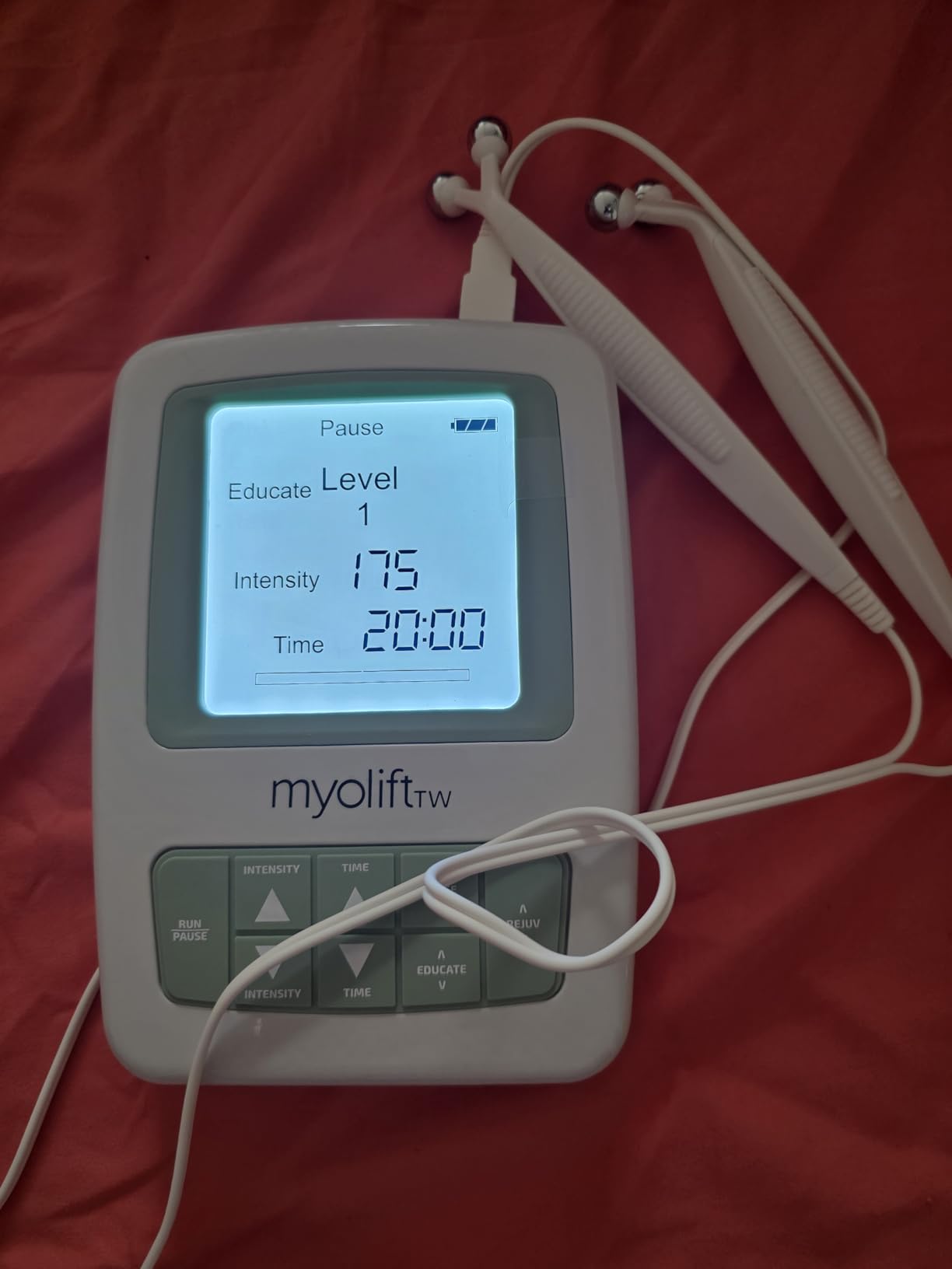 7E Wellness MyoLift TriWave Microcurrent Facial Device Kit | Complete 3-wave microcurrent facial kit with probes, masks, conductive gel and RePlenish spritzer customer photo 1