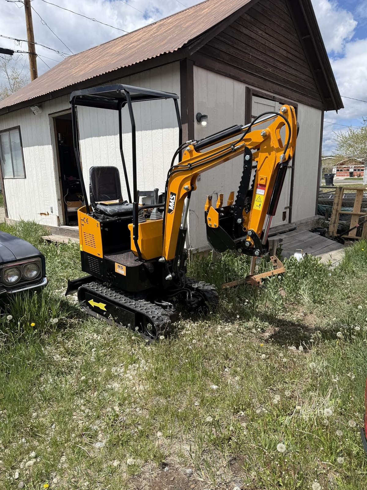MS10H 1 Ton Mini Excavator with Hydraulic Thumb Clamp, 13.5HP EAP Gas Engine, 4K Walking Motor Compact Crawler Digger for DIY Landscaping, Includes Delivery & Unloading Service | Hydraulic Thumb Clamp, 13.5HP EAP Gas Engine, 4K Walking Motor, Includes Delivery & Unloading Service customer photo 1