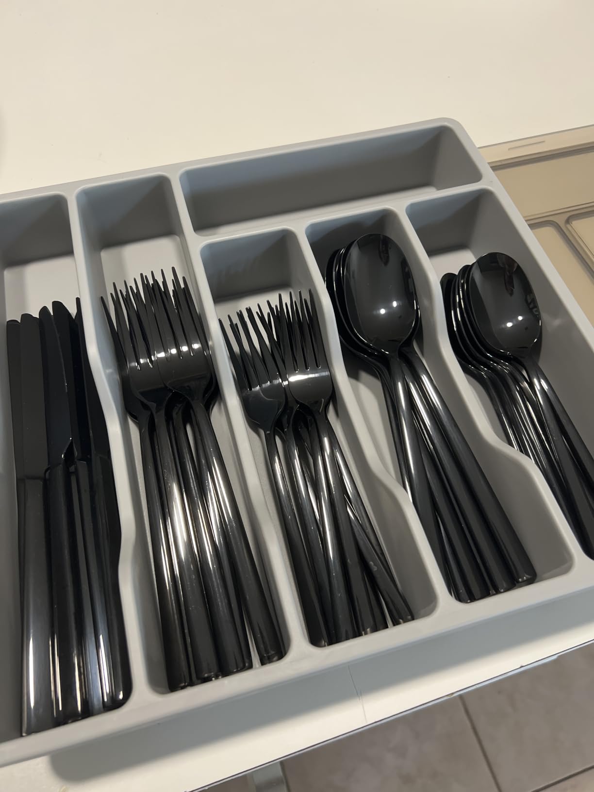Black Silverware Set, 60-Piece Forged Flatware Set Cutlery Set Premium Stainless Steel, Service for 12, for Kitchen, Home, Wedding, Party, Mirror Polished and Dishwasher Safe customer photo 1