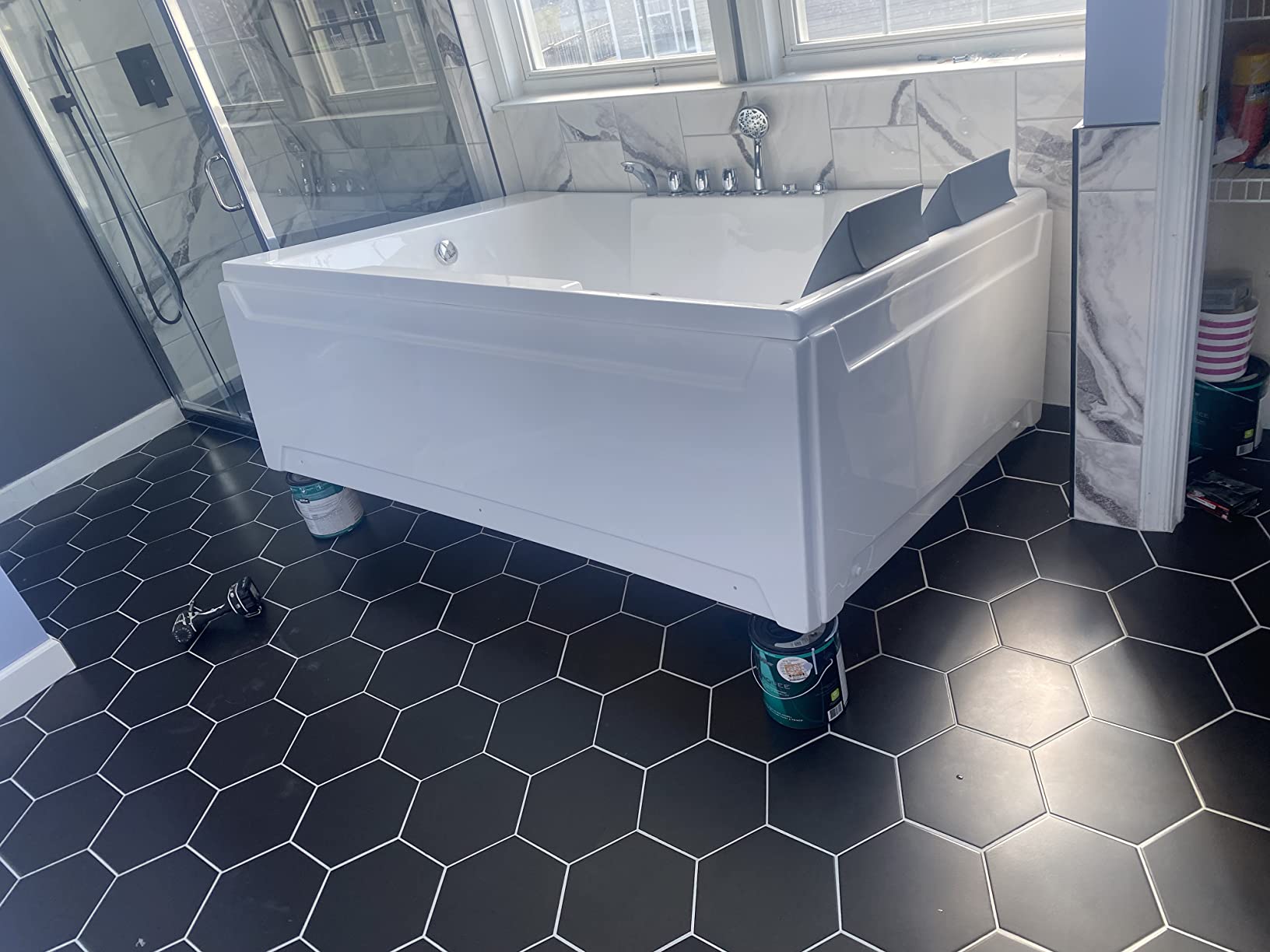 72-Inch Whirlpool Jetted Tub, Acrylic Hydro Massage Bathtub with 10 Jets, Alcove, Color-Changing LED Lights, 2-Person Jetted Bath Tub for Couples customer photo 1