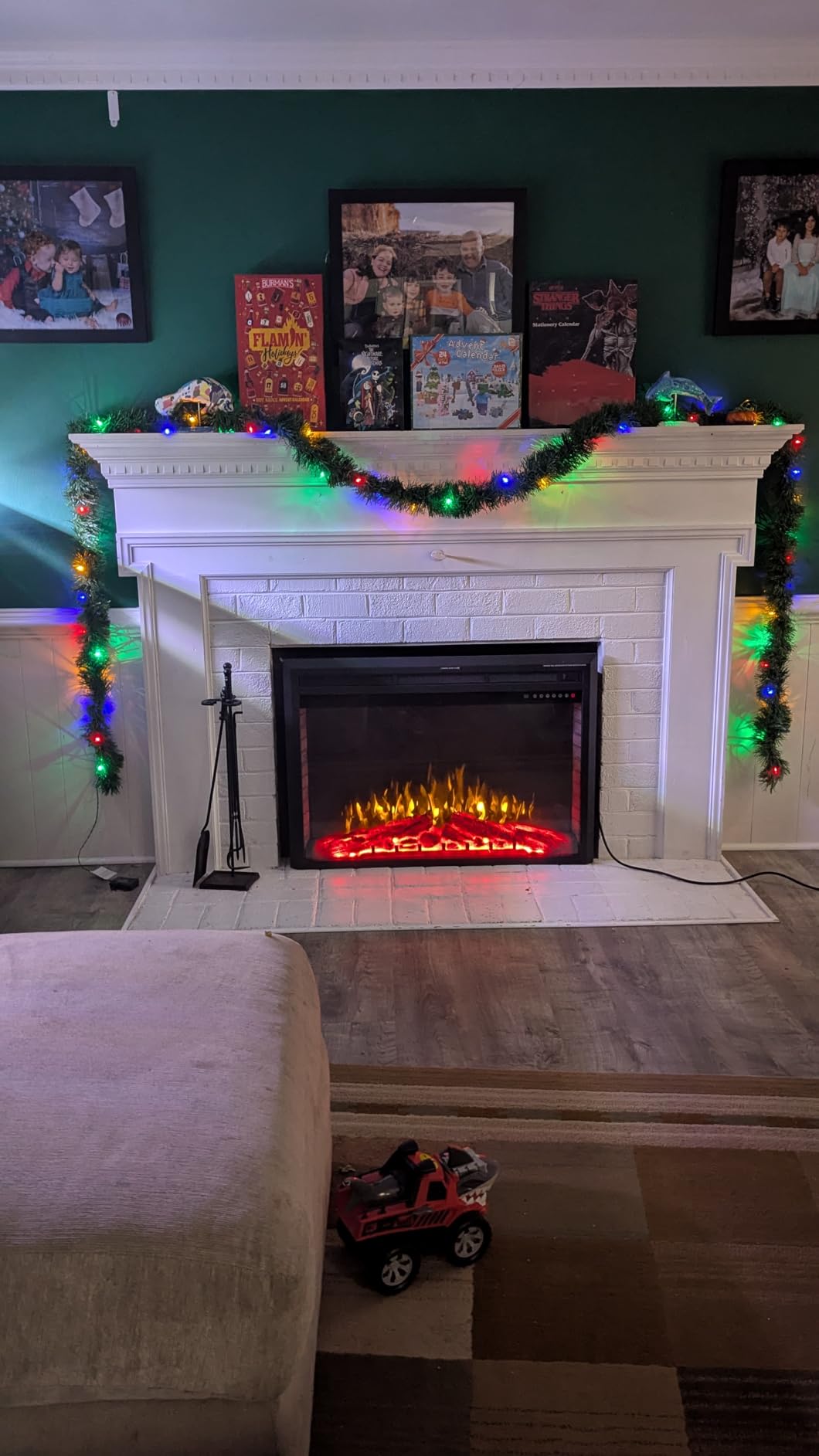 WEMADE 15.4ft Pre-Lit Christmas Garland with Lights - 50 LED Lighted Garlands for Christmas Decorations Indoor Outdoor, Battery Operated 8 Modes Memory Timer for Mantel Stair Banister Doorframe Decór customer photo 1