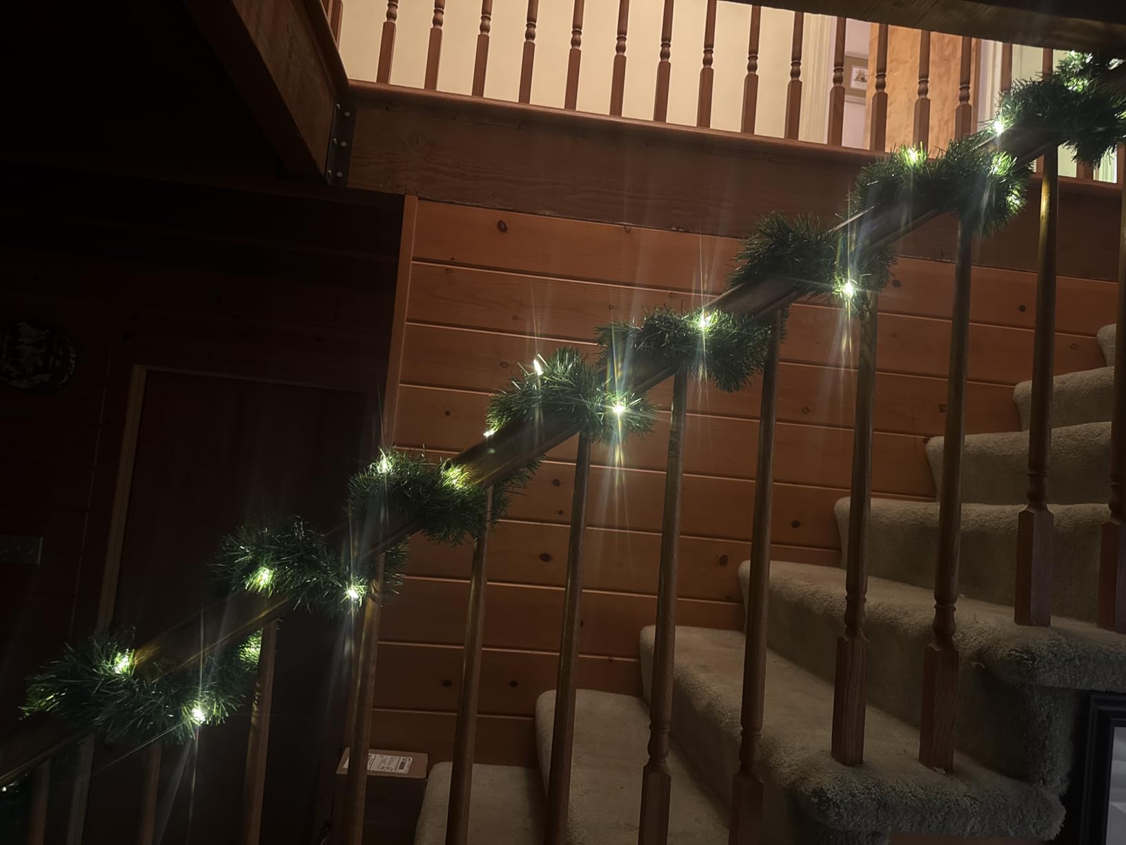 WEMADE 15.4ft Pre-Lit Christmas Garland with Lights - 50 LED Lighted Garlands for Christmas Decorations Indoor Outdoor, Battery Operated 8 Modes Memory Timer for Mantel Stair Banister Doorframe Decór customer photo 2