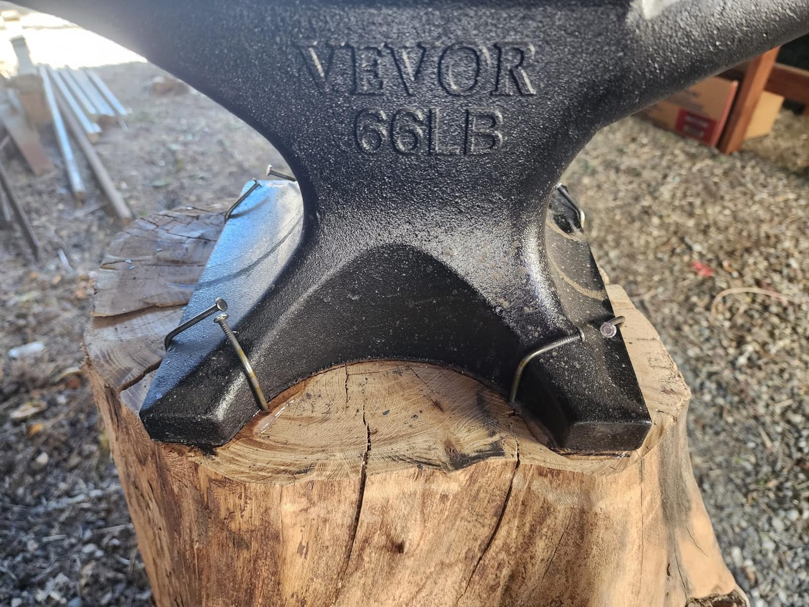 VEVOR Single Horn Anvil, 66 lbs, High Hardness Cast Steel, Rugged Round Horn Anvil Blacksmith, with Pritchel and Hardy Hole, Large Countertop Stable Base, Metalsmith Tool for Bending and Shaping customer photo 1