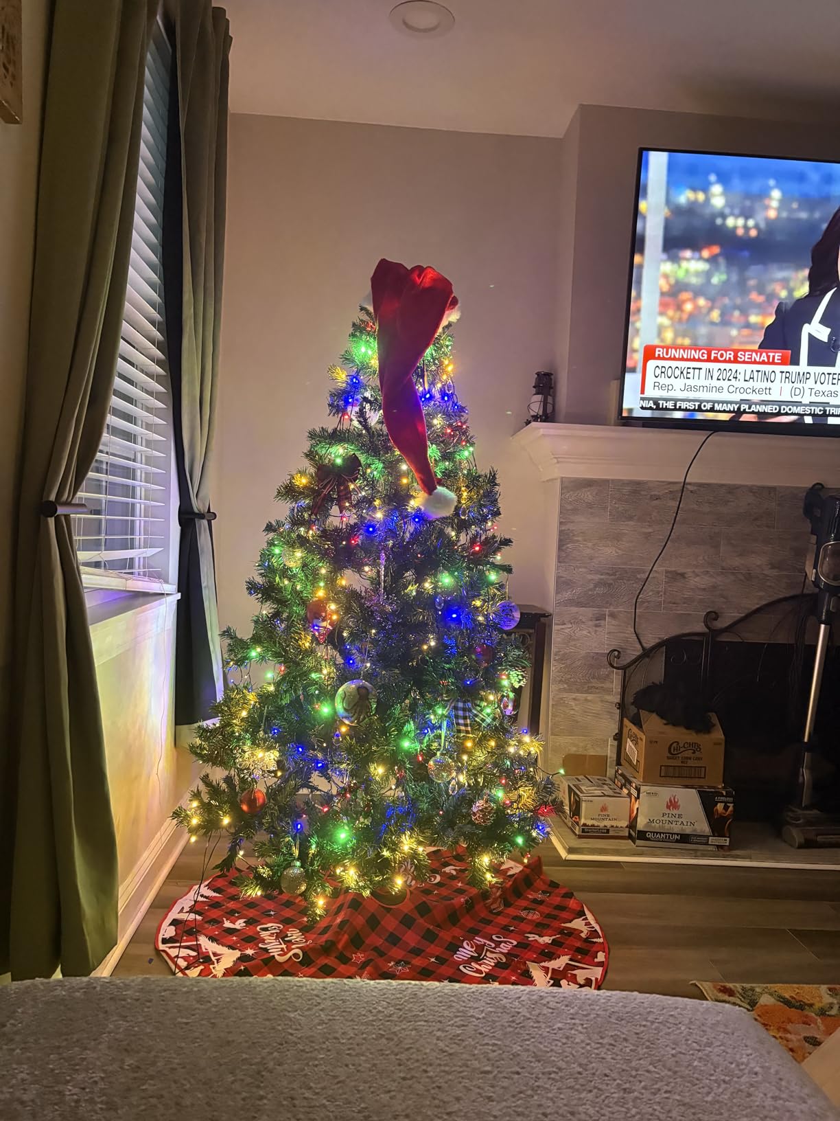 Premium 6FT Pre-Lit Classic Artificial Holiday Christmas Tree w/1,000 Branch Tips, 250 LED Lights for Home, Office, Party Decoration customer photo 1