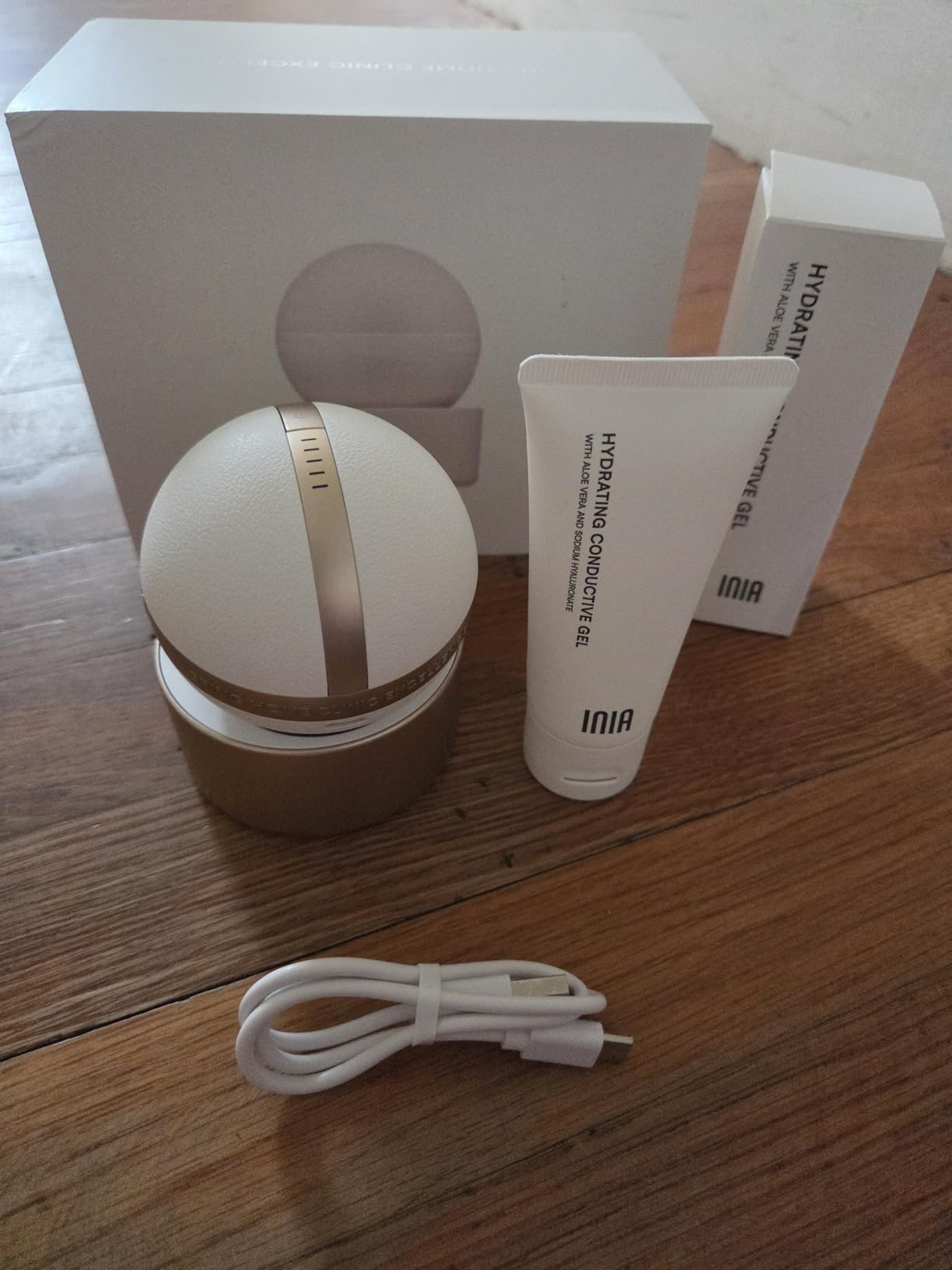 INIA SPHERA Upgraded 8-in-1 Microcurrent Facial Device for Face & Neck | Red Light, Thermal & Cooling Beauty Tool, 5 Custom Modes, At-Home Skin Stimulation & Glow Care Skincare Tool customer photo 1