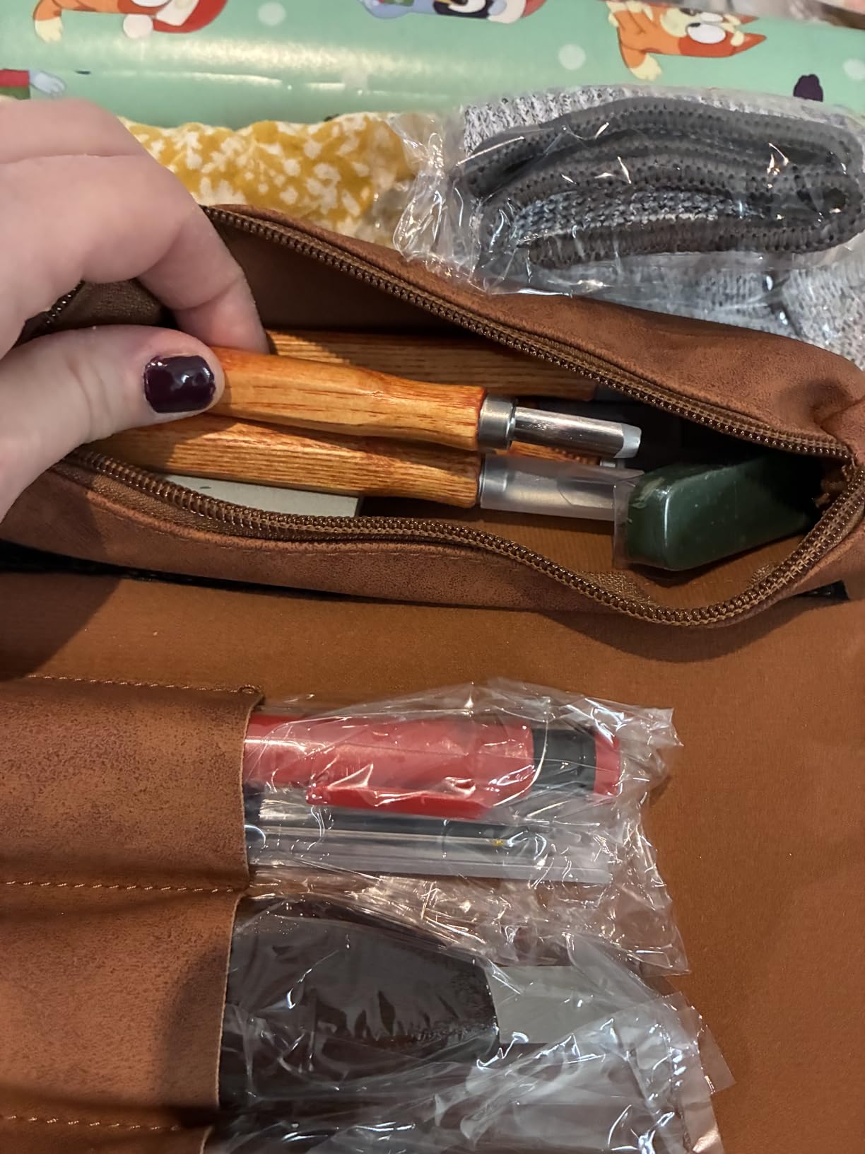 SakerNeo 25-Piece Wood Carving Kit Whittling Kit with Leather Storage Bag | Wood Carving Tools wood carving set Includes Gouges, Chisels, Knives - Ideal Woodworking Set for Beginners & DIY Gift customer photo 1
