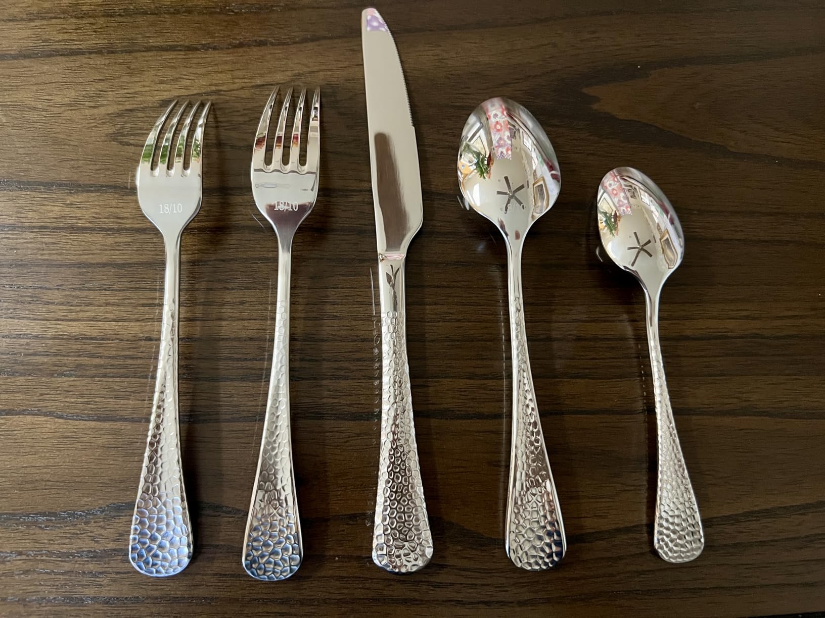 45-Piece Hammered Gold Flatware Set for 8,Premium 18/10 Stainless Steel Silverware Set with 5-Piece Serving Set,Modern Elegant Cutlery Set for Kitchen,Wedding,or Hosting,Dishwasher Safe customer photo 2