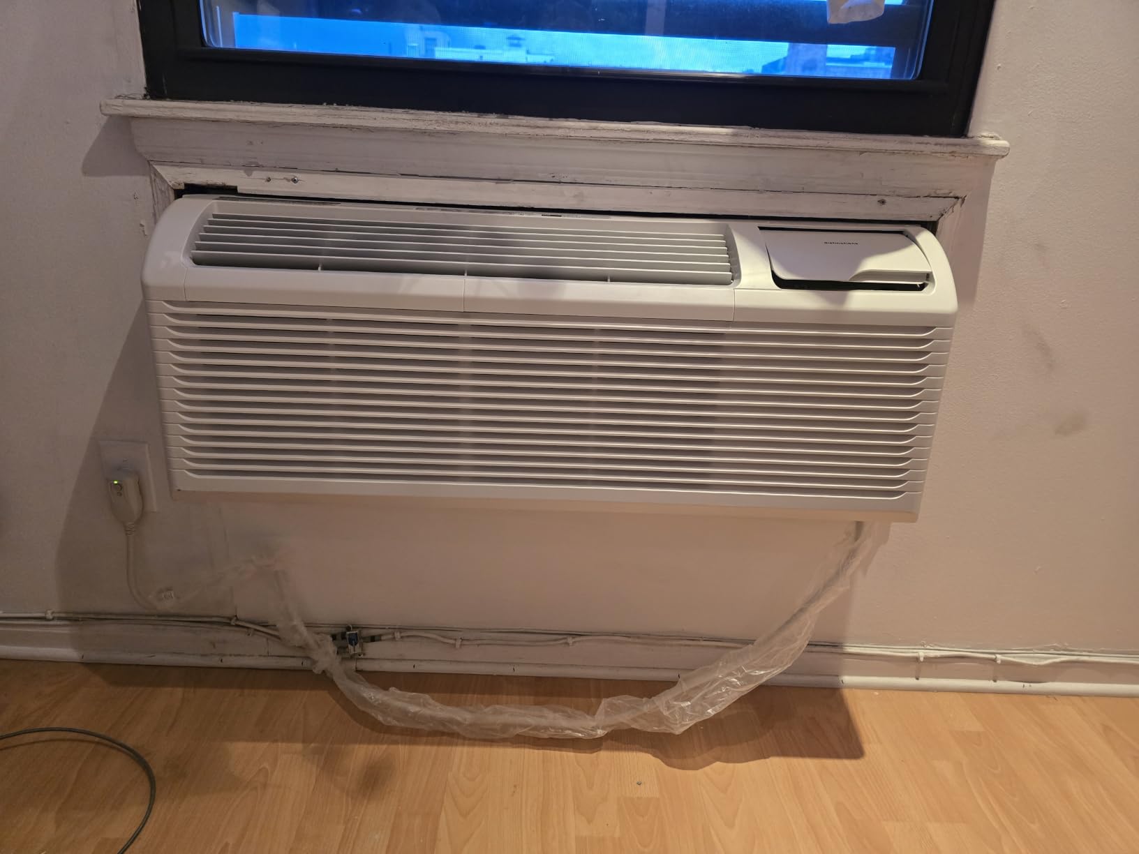 15,000 BTU Distinctions by Amana PTAC Heat Pump A/C 3.5kW | 20 A | R32 Through-the-Wall Heating & Cooling Perfect for Homes, Hotels & Apartments - 208-230V customer photo 1