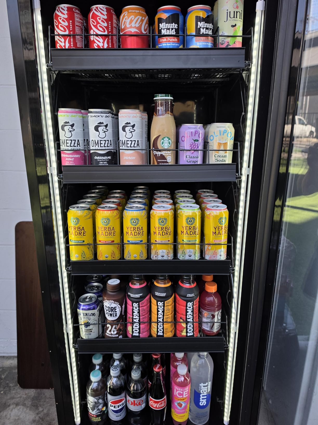 HAHA Smart AI Vending Machine with Card Reader, Combo Snack & Drink Machine, 6-Layer 252 Cans Capacity Refrigerated AI Visual Recognition & App Management US360CT (Black, AI mini) customer photo 1