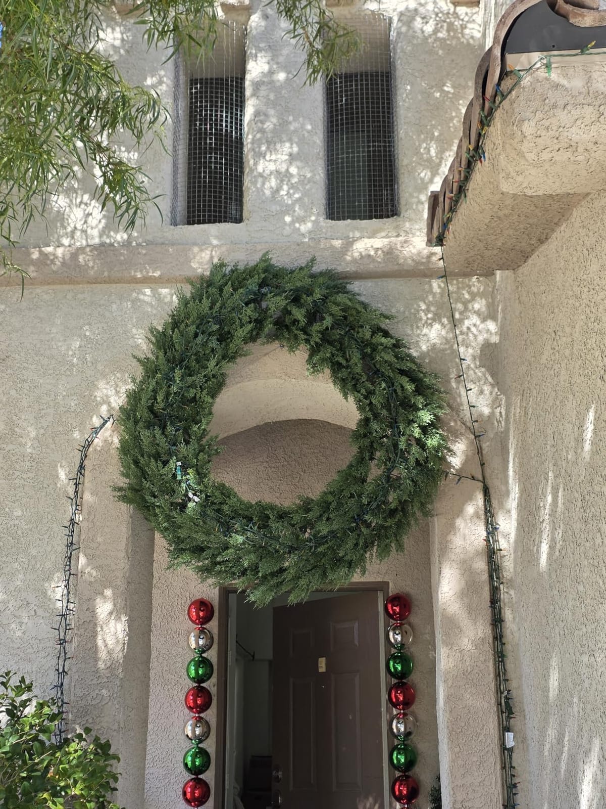Best Choice Products Pre-Lit Cedar Cypress Christmas Wreath w/Twinkling LEDs, 30in Realistic Large Indoor/Outdoor Holiday Decor for Door, Plug-in customer photo 2
