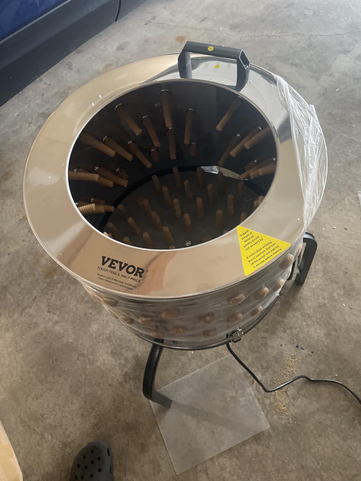 VEVOR Chicken Plucker Machine 15.7 in Drum, 550W & 275RPM Electric Chicken Plucking Machine with 114 Soft Fingers & Transport Wheels, Stainless Steel Feather Remover for Processing 1-2 Chicks Once customer photo 1