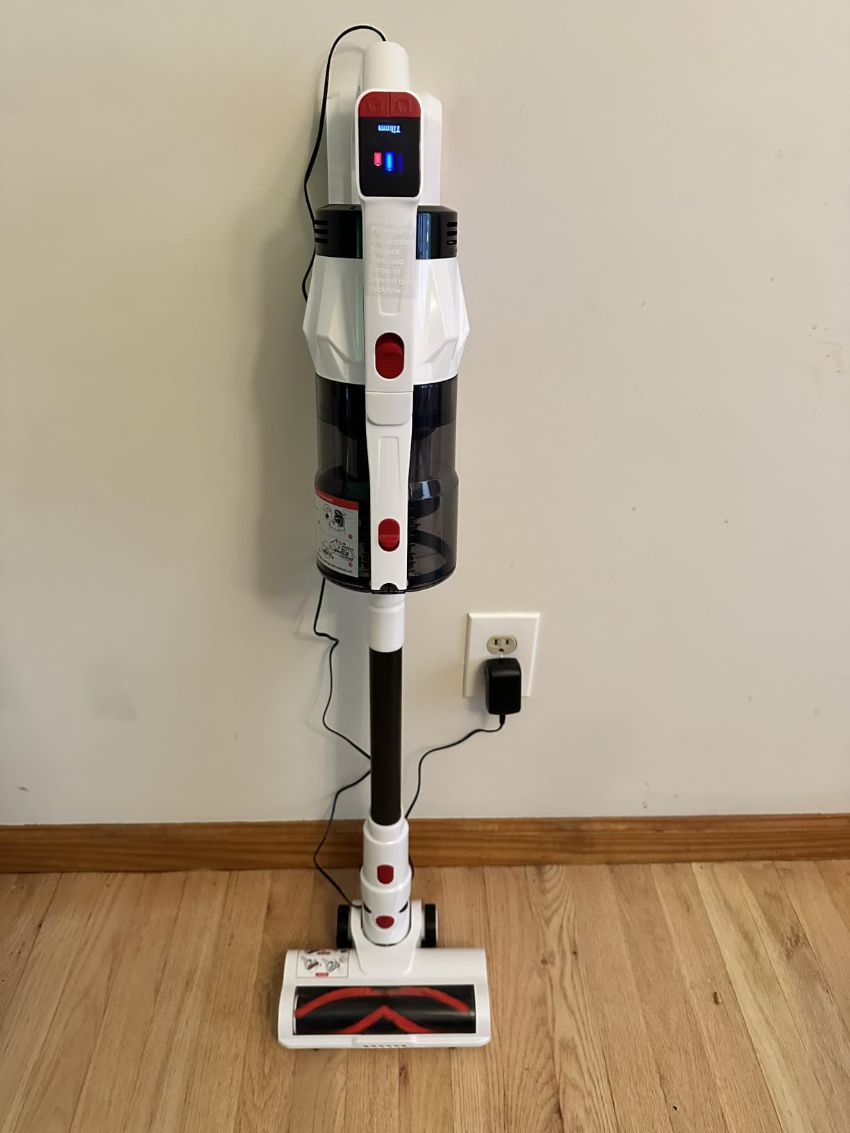 Tikom V750 Cordless Vacuum Cleaner for Home, 45000Pa/500W Stick Vacuum with LED Display, Charging Wall Dock, Anti-Tangle, Lightweight Handheld Vacuum for Pet Hair, Hard Floor, Carpet, White customer photo 1
