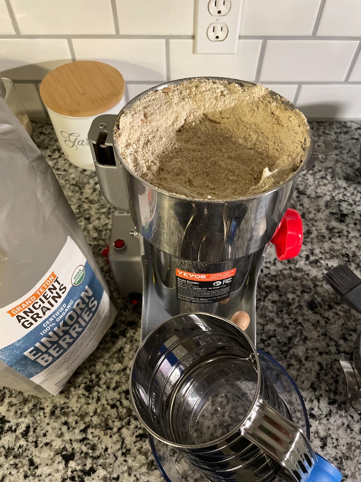 VEVOR Electric Grain Mill Grinder, 3400W 2500G Spice Corn Dry Grinding Machine, 32000RPM High Speed Stainless Steel Pulverizer Powder Machine for Dried Grain Coffee Bean Spice Nut (270° Swing Type) customer photo 2