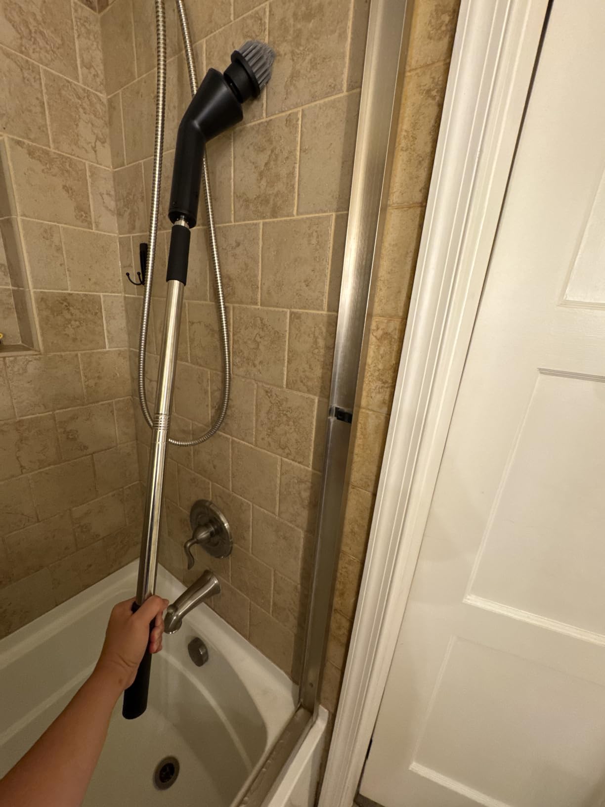 Leebein Electric Spin Scrubber, 2026 Upgraded Cordless Cleaning Brush Bathroom Scrubber, IPX7 Waterproof Electric Scrubber with 7 Brush Heads, Extendable Long Handle Power Scrubber for Bathtub Floor customer photo 2