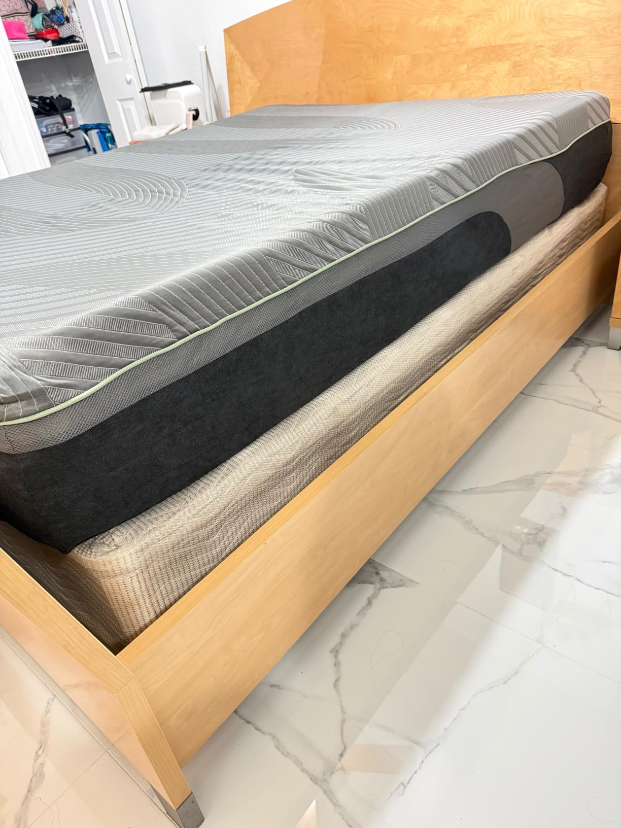 Novilla AiryFlow 12 Inch Queen Size Mattress, Queen Memory Foam Mattress | for Cool Night & Spinal Alignment, Pressure Relief & Motion Isolation, Green Tea-Infused, CertiPUR-US Certified, Medium Firm customer photo 2