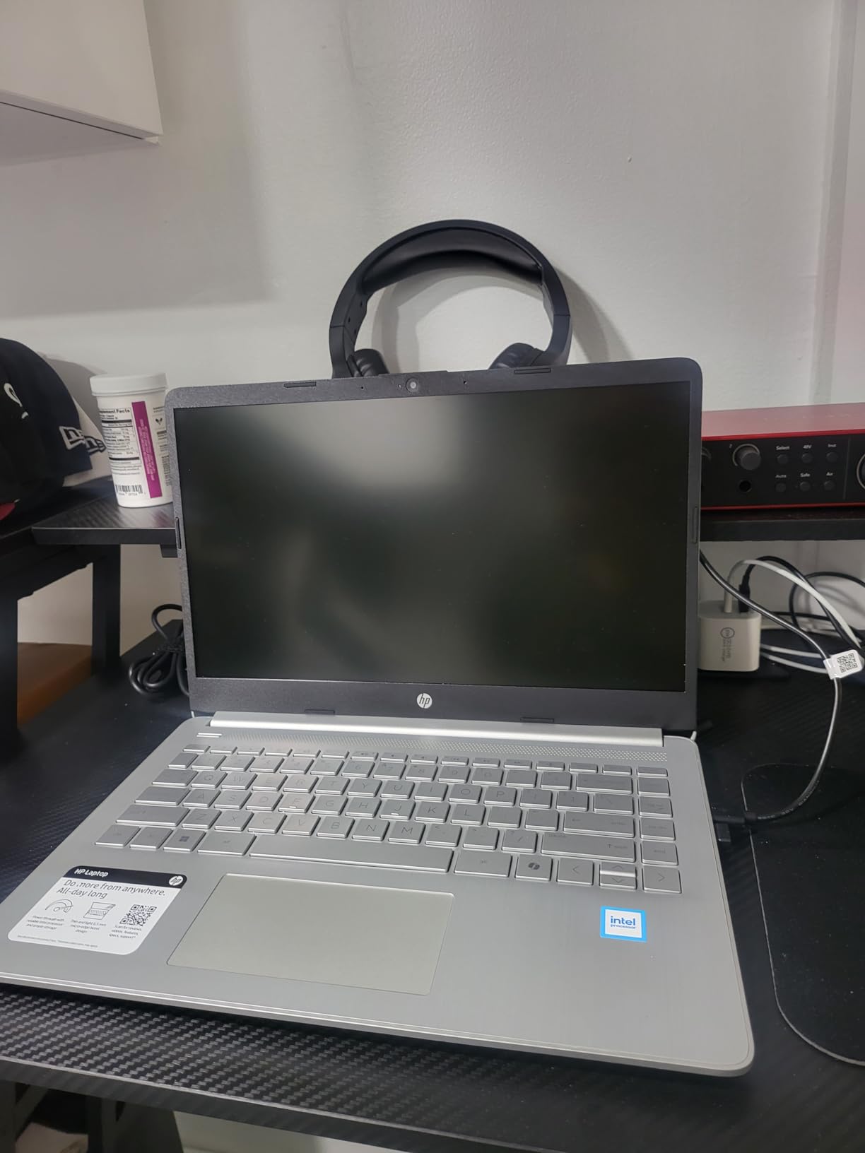 HP 14-inch Ultra Light Laptop W/1 Year Office 365&AI-Copilot, Intel Processor N150, 16GB RAM, 416GB Storage (128GB UFS + 288GB Docking Set), HD Camera, Long Battery Life, Wi-Fi 6, Win 11s, Green customer photo 2