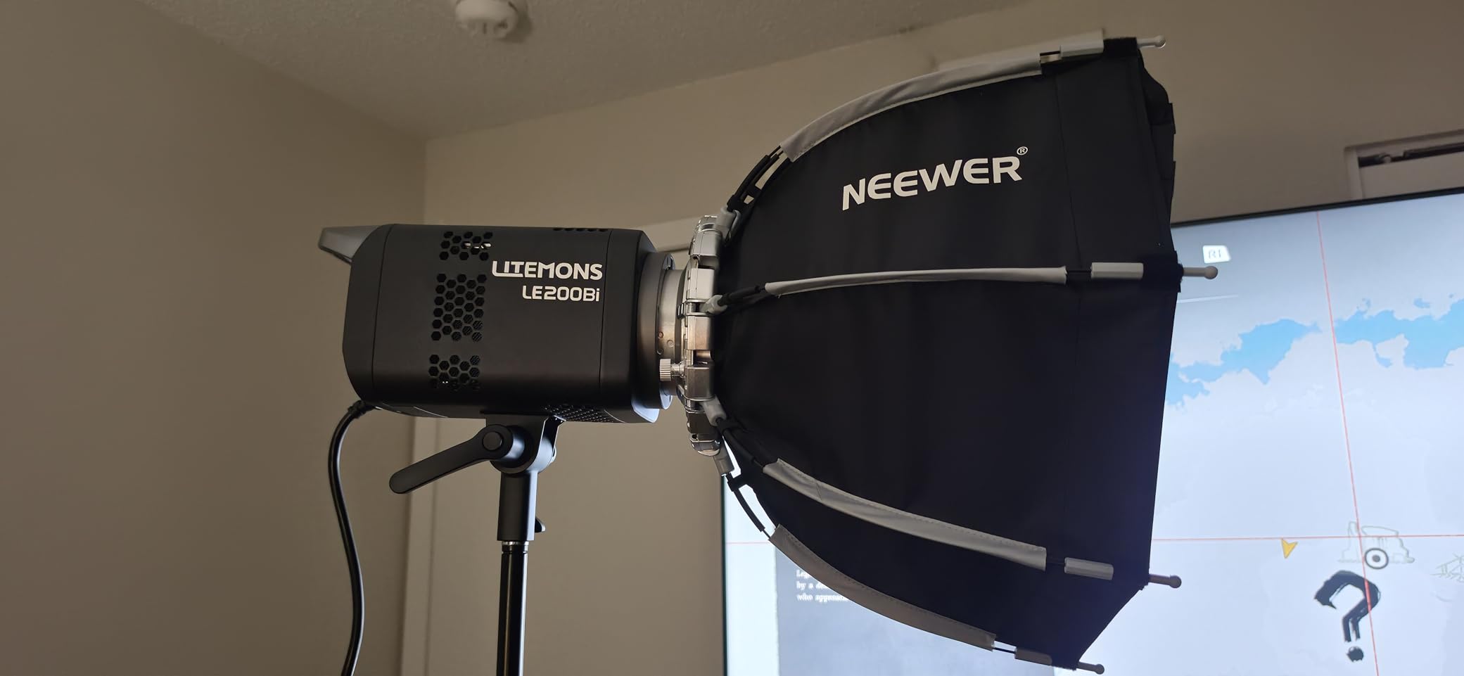 Godox 2Pack LE200Bi Light Kit with Light Stand/Softbox/Carry Case/5-1 Reflector Bi-Color LED Professional Continuous Video Lighting Kit, CRI 98+, 2800K-6500K, 57700 Lux for Studio customer photo 1