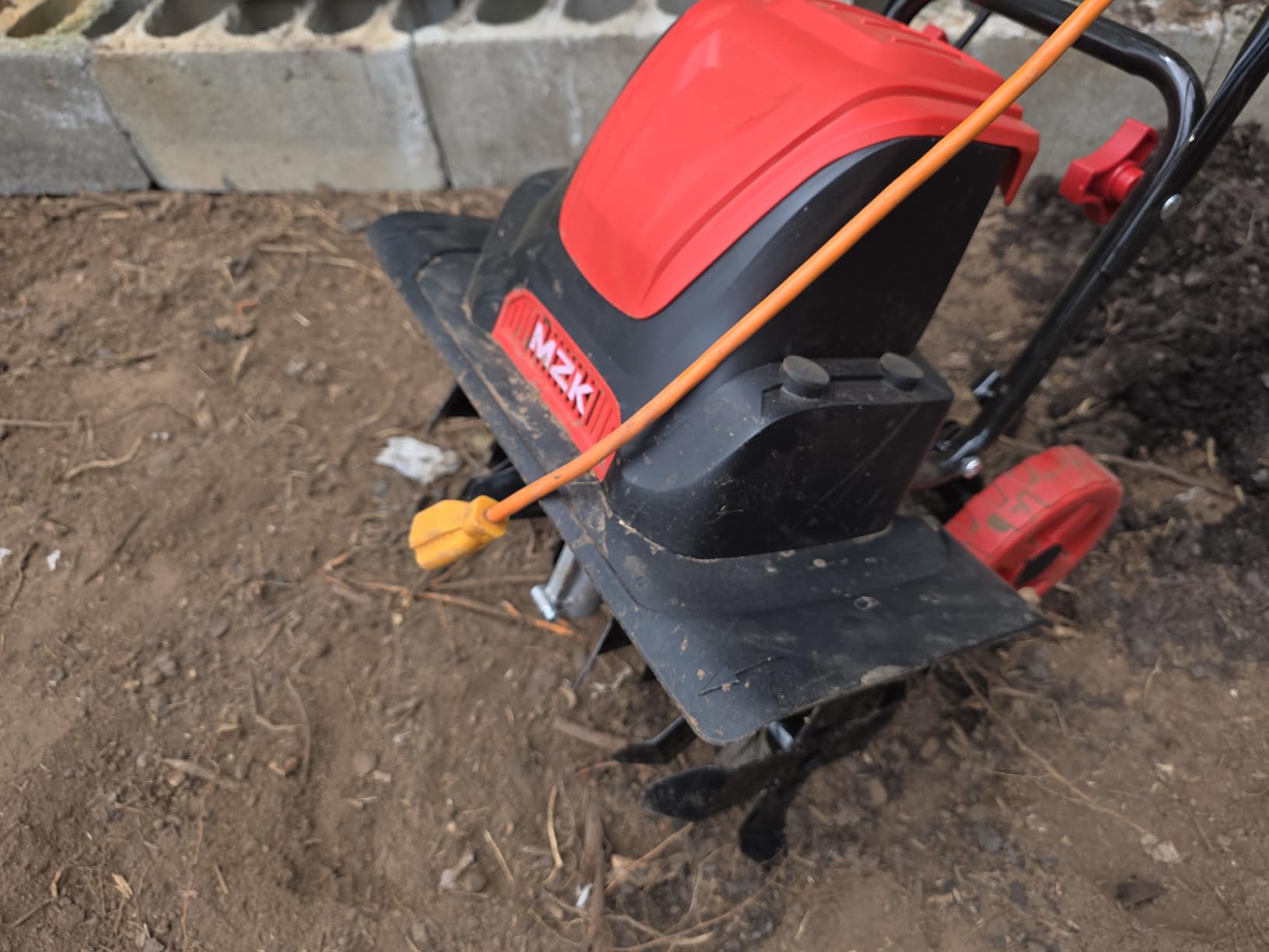 MZK 16-Inch 13.5-Amp Corded Electric Tiller/Cultivator, 8-inch tilling Depth with Adjustable Wheels, Foldable Electric Rototiller for Lawn/Yard/Garden Soil Digging,TC16A08 customer photo 2