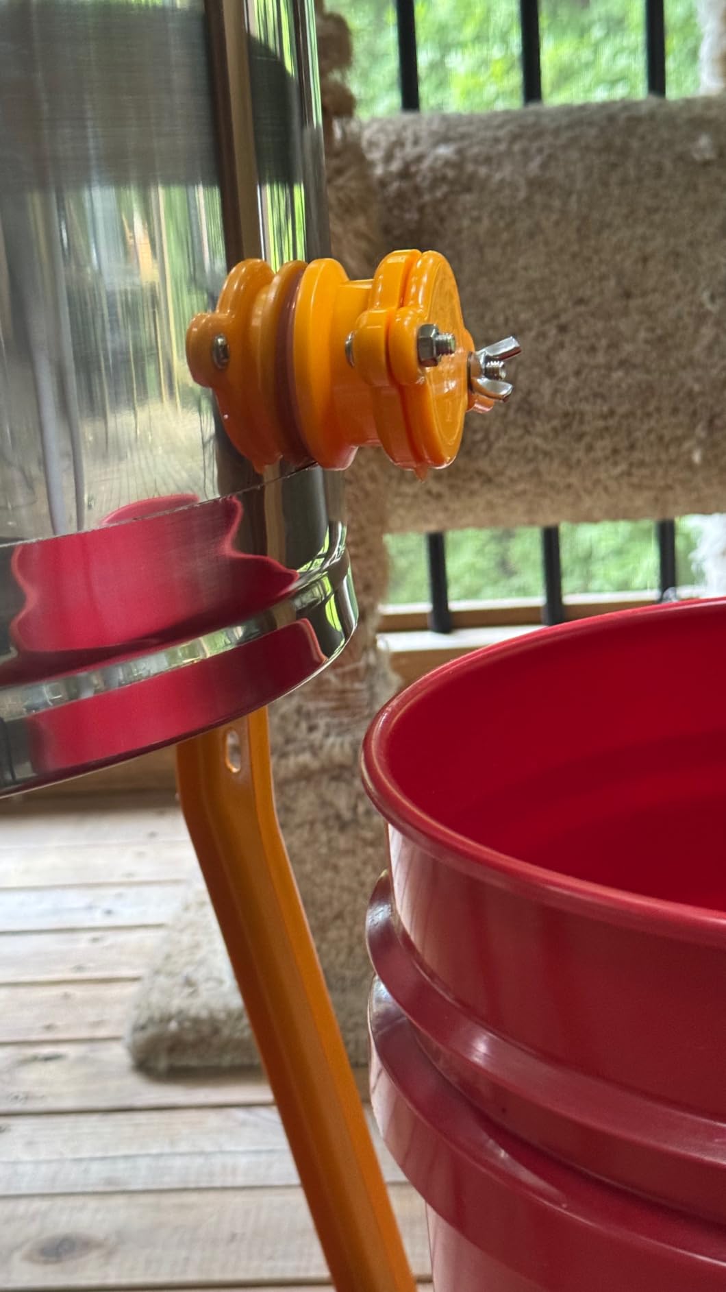 6 Frames Manual Honey Extractor, Basic Stainless Steel Drum Spinner with Clear Lid, Fits 2 Deep and 4 Medium Frames for Beginner Beekeeping Honey Harvest customer photo 2