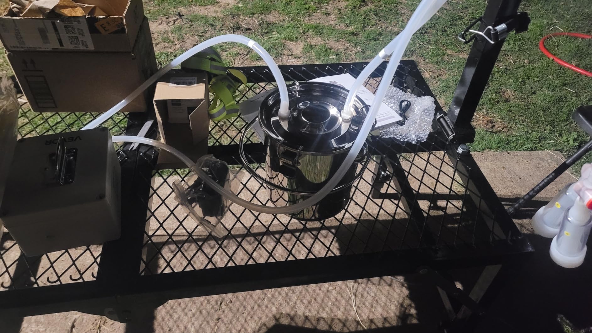 VEVOR Goat Milking Machine, 0.8 Gal / 3 L Food-Grade Stainless Steel Bucket, with 5200 mAh Rechargeable Battery, 2 Teat Cups, Cordless Portable Pulsation Vaccum Electric Milking Machine for Goats Only customer photo 2