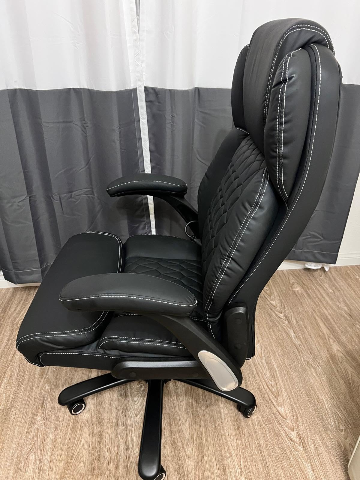 700lbs Big and Tall Office Chair - Heavy Duty Executive Desk Chair with Inflatable Lumbar Support, Extra Wide Padded Seat, Flip-up Arms, Metal Base & Quiet Rubber Wheels, High Back Ergonomic Chair customer photo 1