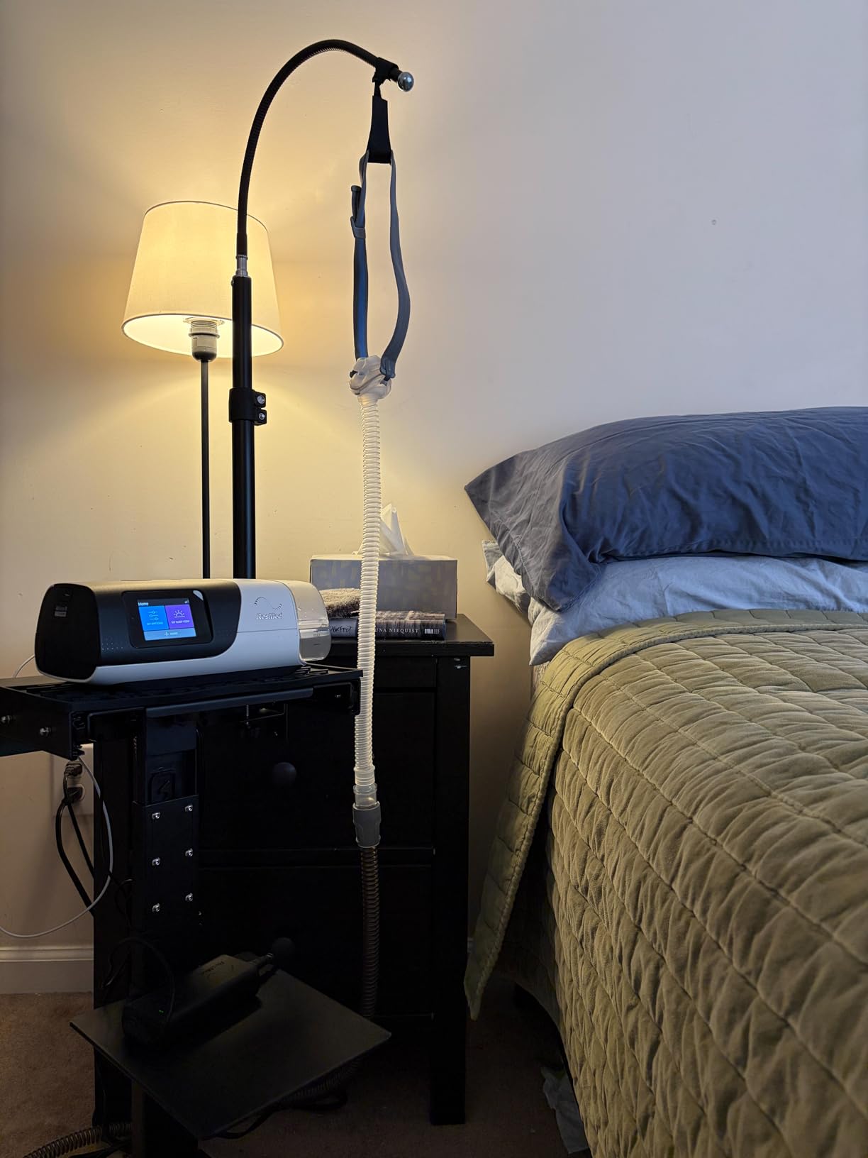 Height-Adjustable CPAP BiPAP Machine Stand with Locking Wheels, Hose Holder & Protection Mat - Prevents Rainout, Reduces Noise & Vibration - Compatible with Most CPAP & BiPAP Machines customer photo 1