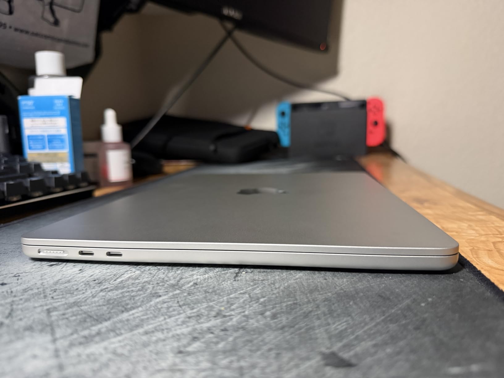 Apple 2026 MacBook Air 13-inch Laptop with M5 chip: Built for AI, 13.6-inch Liquid Retina Display, 16GB Unified Memory, 1TB SSD, 12MP Center Stage Camera, Touch ID, Wi-Fi 7; Midnight customer photo 1